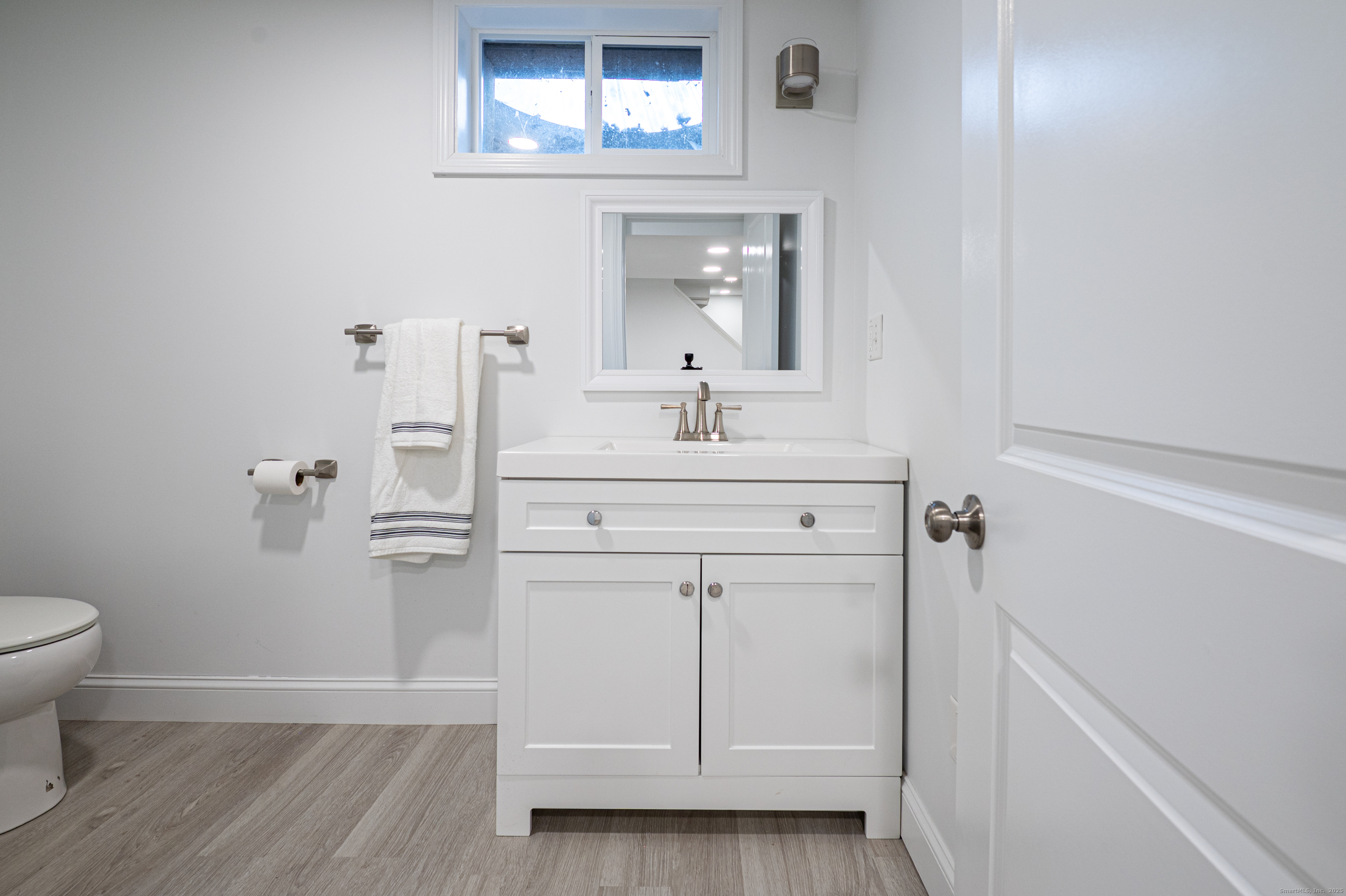 Branford, Connecticut, 06405, United States, 4 Bedrooms Bedrooms, ,4 BathroomsBathrooms,Residential,For Sale,2000721