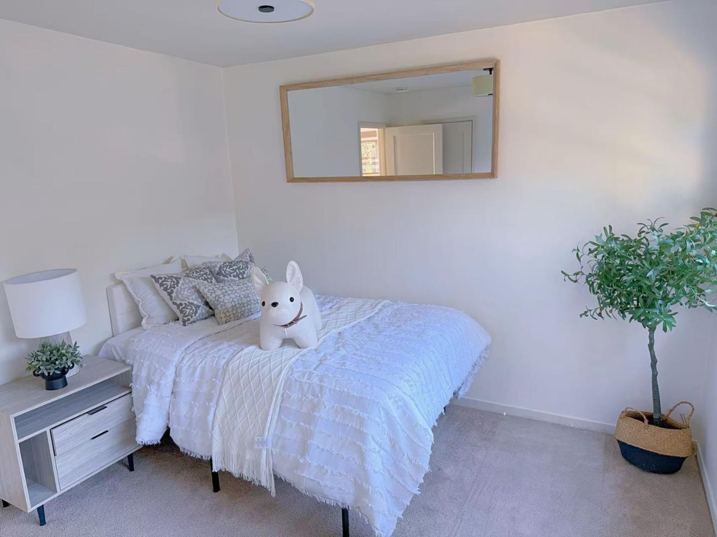 Palo Alto, California, 94303, United States, 4 Bedrooms Bedrooms, ,2 BathroomsBathrooms,Residential,For Sale,1984976