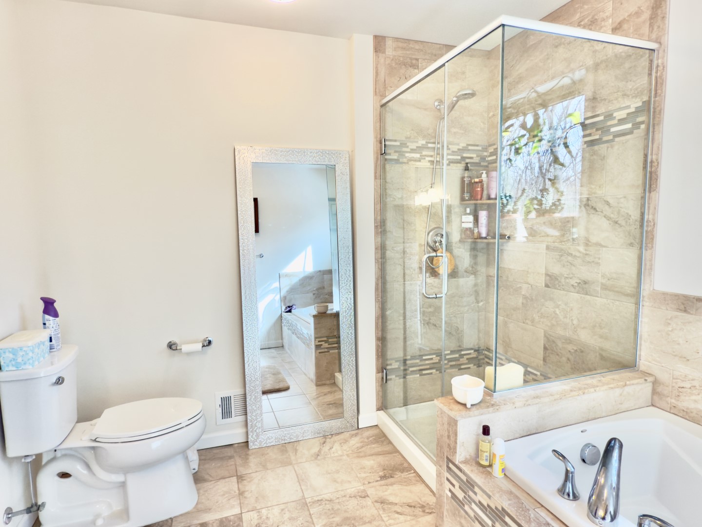 Hawley, Pennsylvania, 18428, United States, 3 Bedrooms Bedrooms, ,2 BathroomsBathrooms,Residential,For Sale,1995739