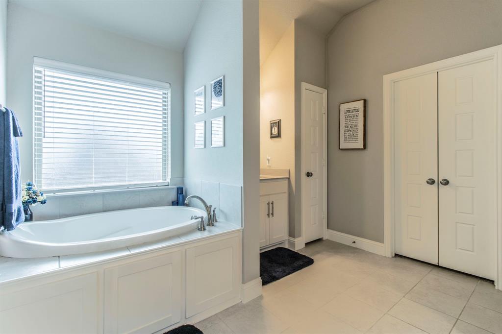 Waxahachie, Texas, 75165, United States, 4 Bedrooms Bedrooms, ,3 BathroomsBathrooms,Residential,For Sale,1920733
