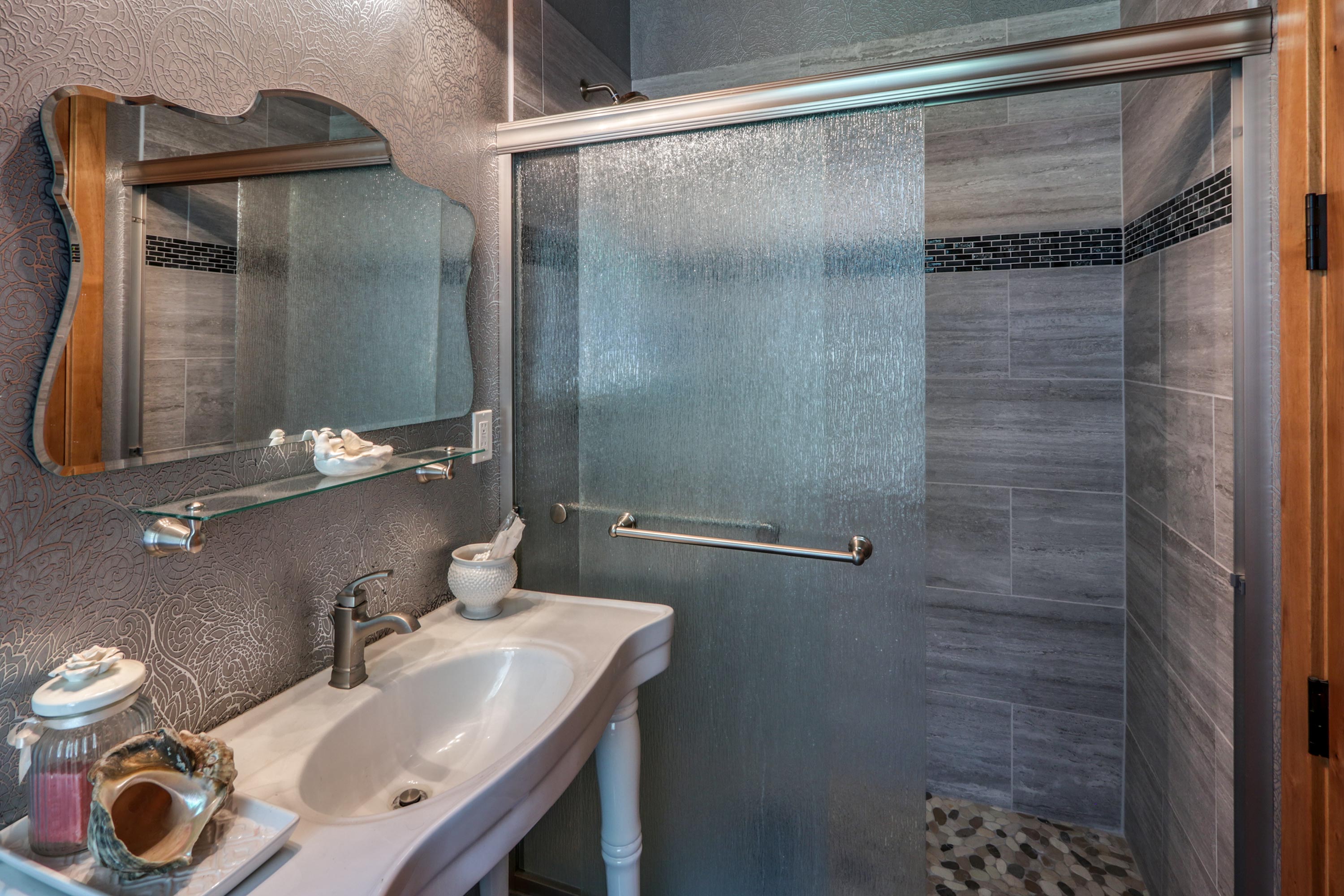 Sandpoint, Idaho, 83864, United States, 2 Bedrooms Bedrooms, ,4 BathroomsBathrooms,Residential,For Sale,1806623