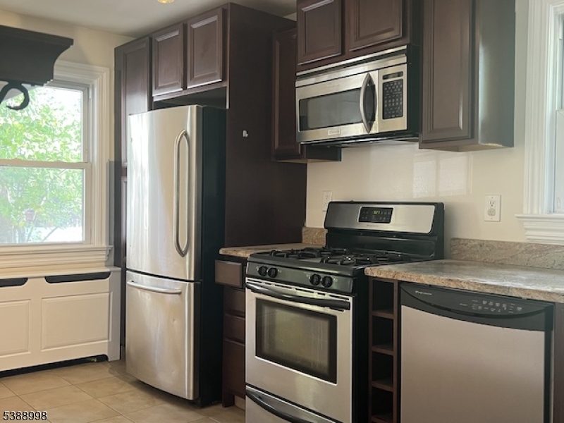 Teaneck Twp., New Jersey, 07666, United States, 3 Bedrooms Bedrooms, ,3 BathroomsBathrooms,Residential,For Sale,1996868