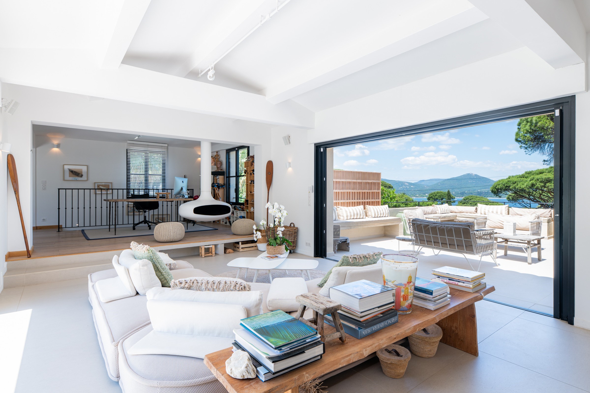  Contemporary villa with sea view for sale in Gassin, at the gateway to Saint-Tr… - 物件實景