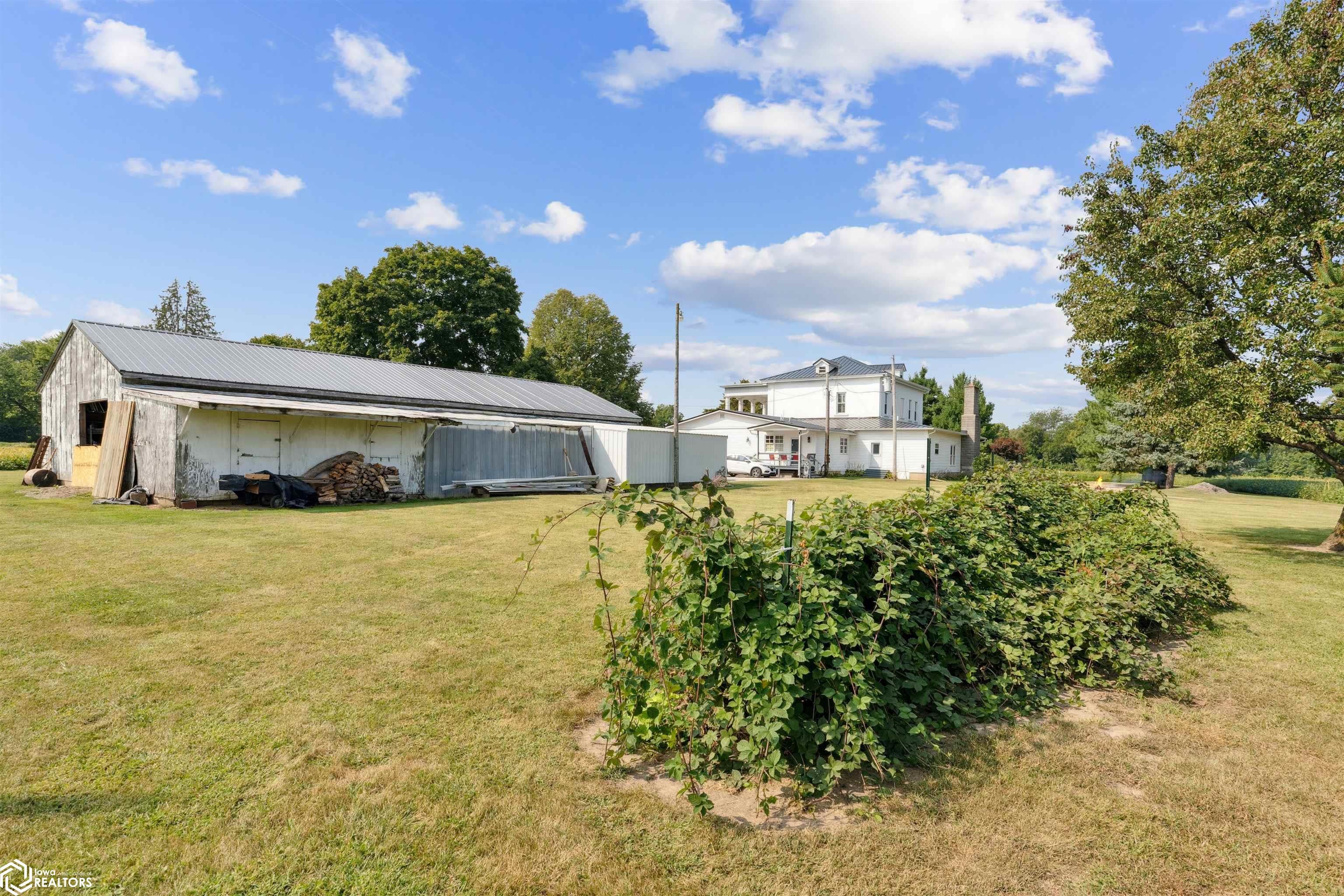 Dallas City, Illinois, 62330, United States, 8 Bedrooms Bedrooms, ,7 BathroomsBathrooms,Residential,For Sale,1980104