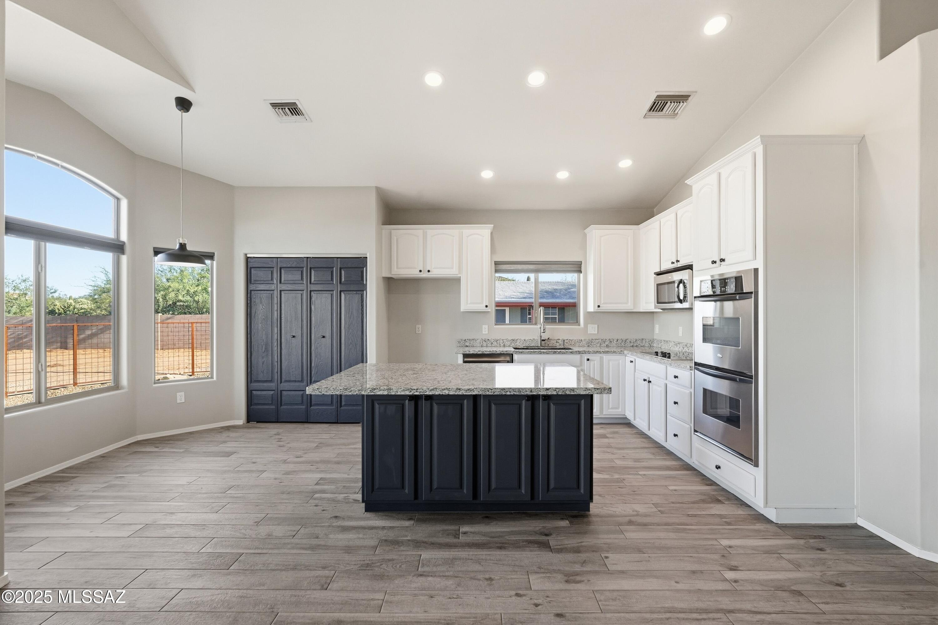 Sahuarita, Arizona, 85629, United States, 3 Bedrooms Bedrooms, ,2 BathroomsBathrooms,Residential,For Sale,1989505