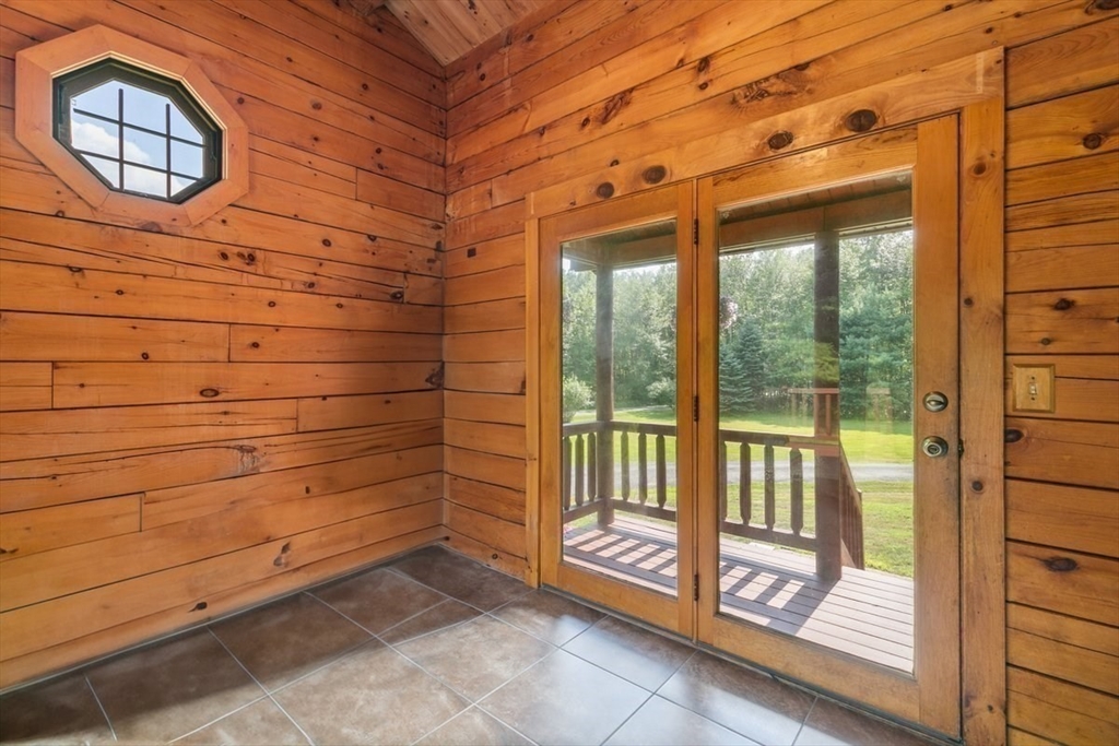 Haverhill, Massachusetts, 01832, United States, 4 Bedrooms Bedrooms, ,2 BathroomsBathrooms,Residential,For Sale,1906911