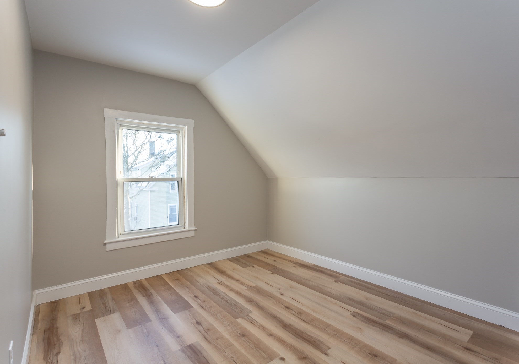 New Bedford, Massachusetts, 02744, United States, 7 Bedrooms Bedrooms, ,2 BathroomsBathrooms,Residential,For Sale,2012325