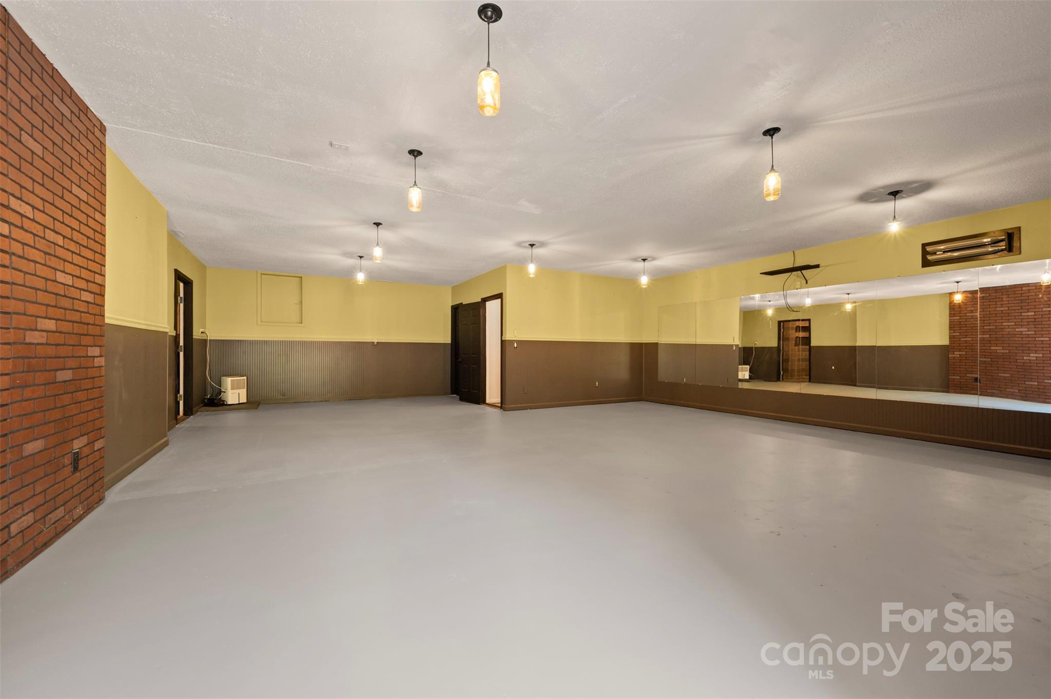 Zirconia, North Carolina, 28790, United States, 3 Bedrooms Bedrooms, ,2 BathroomsBathrooms,Residential,For Sale,1827884