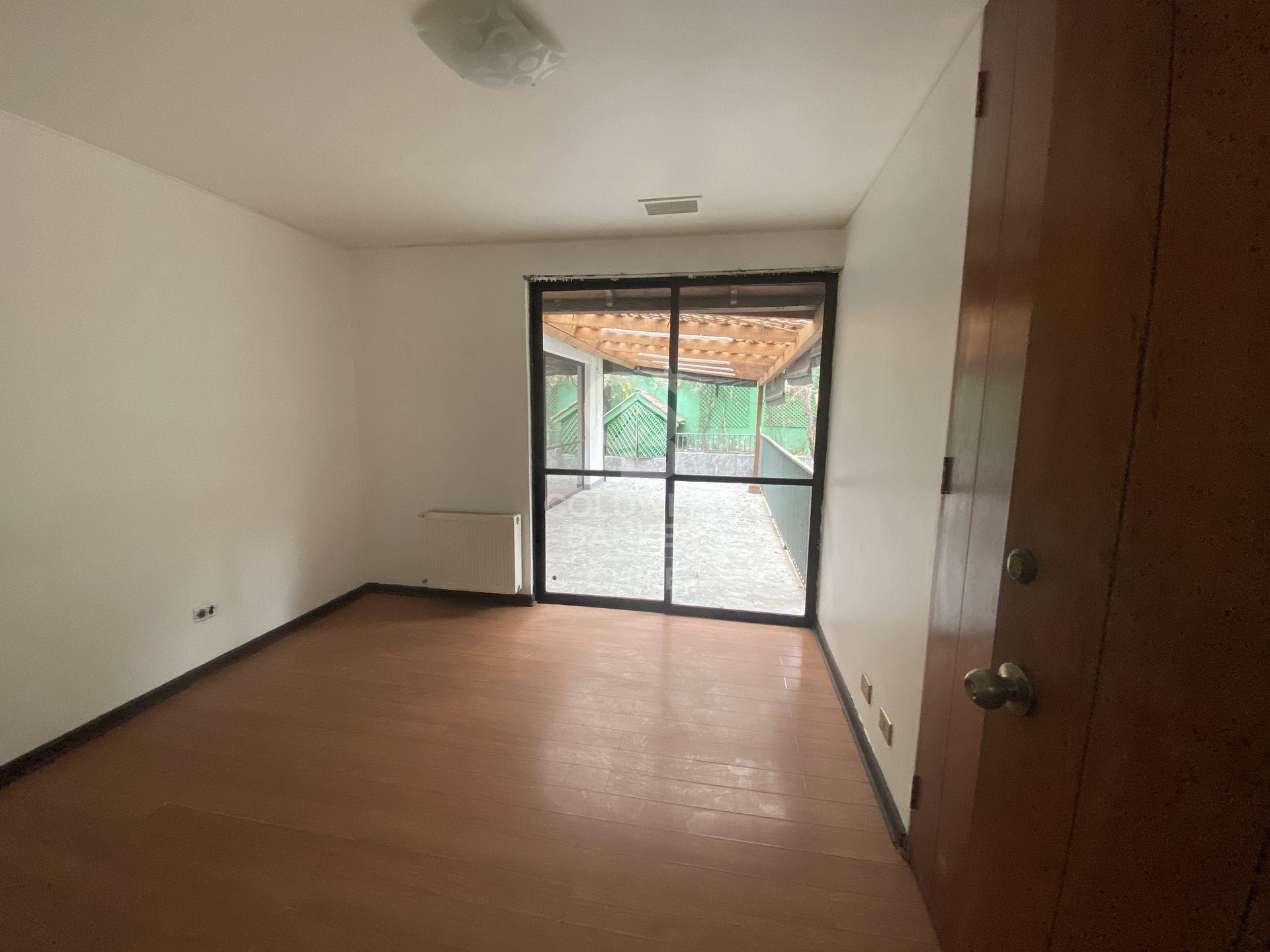 Las Condes, Chile, 5 Bedrooms Bedrooms, ,3 BathroomsBathrooms,Residential,For Sale,1906063