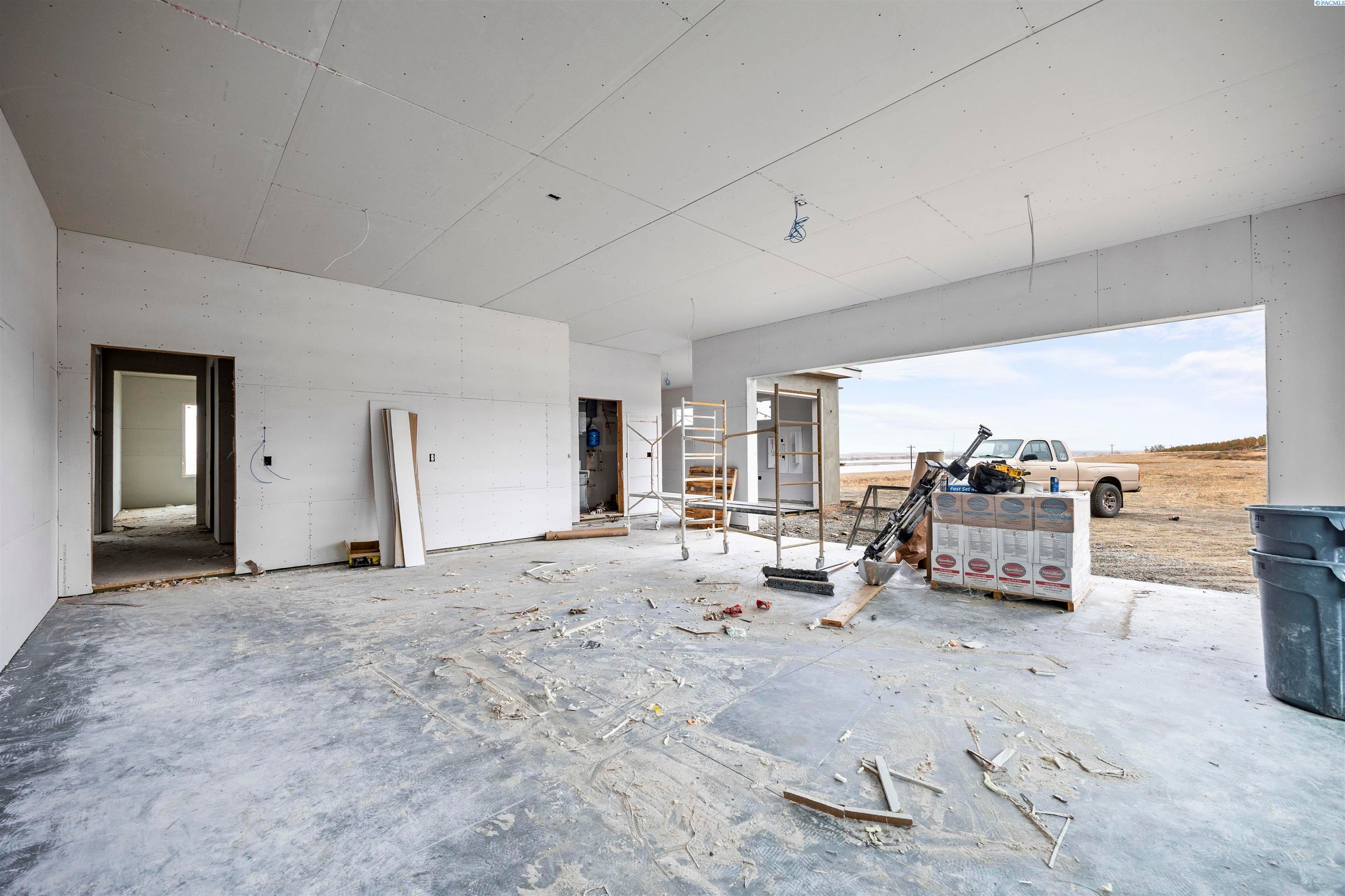 Pasco, Washington, 99301, United States, 4 Bedrooms Bedrooms, ,2 BathroomsBathrooms,Residential,For Sale,1978072