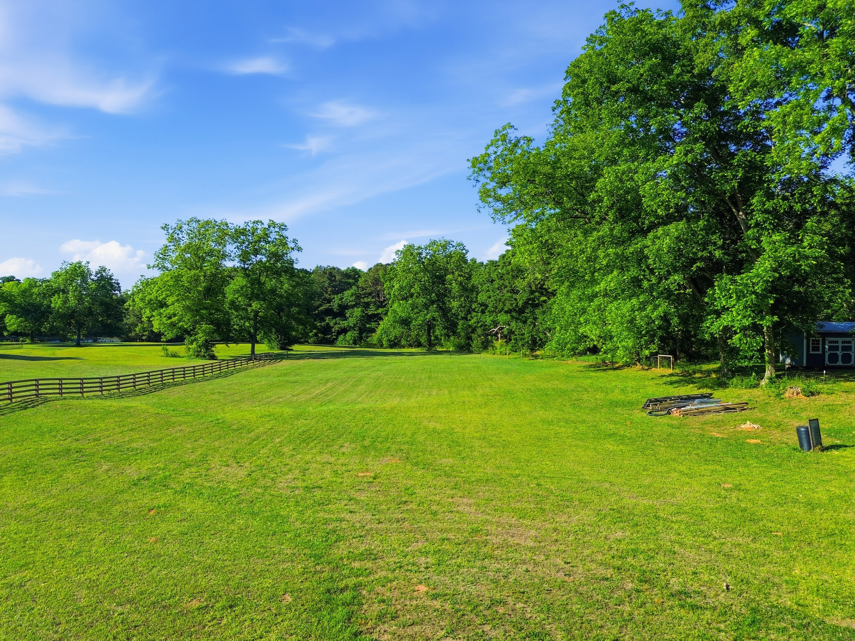  Beautifully Updated Farmhouse, Perfectly Situated on Five Acres - 物件實景