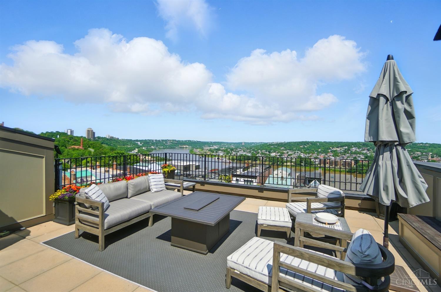 Cincinnati, Ohio, 45202, United States, 3 Bedrooms Bedrooms, ,4 BathroomsBathrooms,Residential,For Sale,1850372