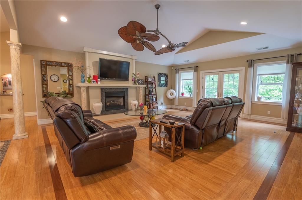 Cranston, Rhode Island, 02921, United States, 3 Bedrooms Bedrooms, ,3 BathroomsBathrooms,Residential,For Sale,1887248