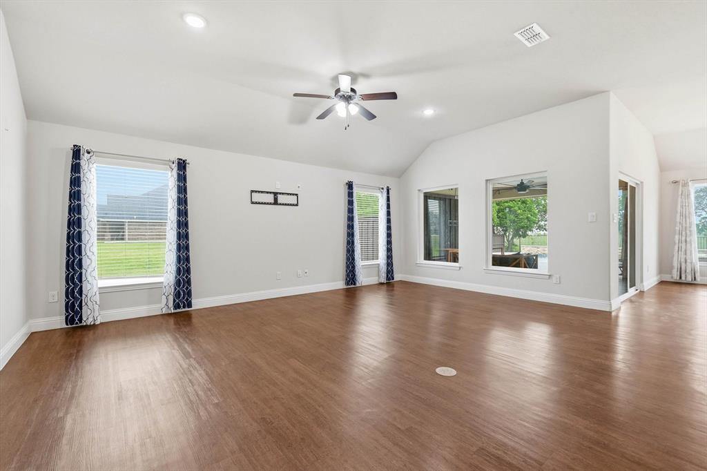 Sanger, Texas, 76266, United States, 4 Bedrooms Bedrooms, ,3 BathroomsBathrooms,Residential,For Sale,2038334