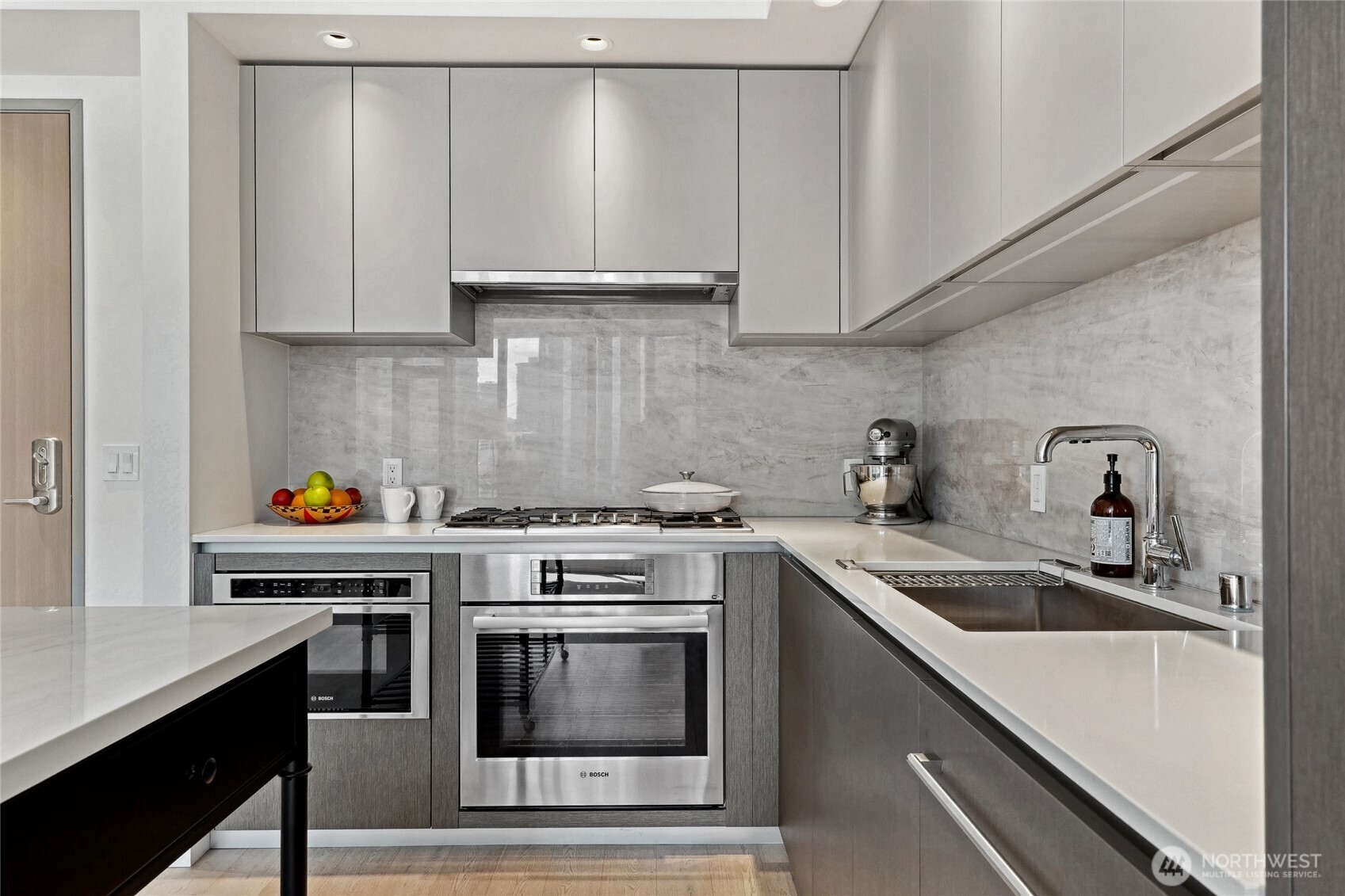 Seattle, Washington, 98121, United States, 1 Bedroom Bedrooms, ,Residential,For Sale,1826957