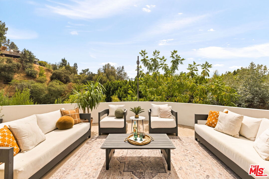 Los Angeles, California, 90046, United States, 4 Bedrooms Bedrooms, ,4 BathroomsBathrooms,Residential,For Sale,1912038
