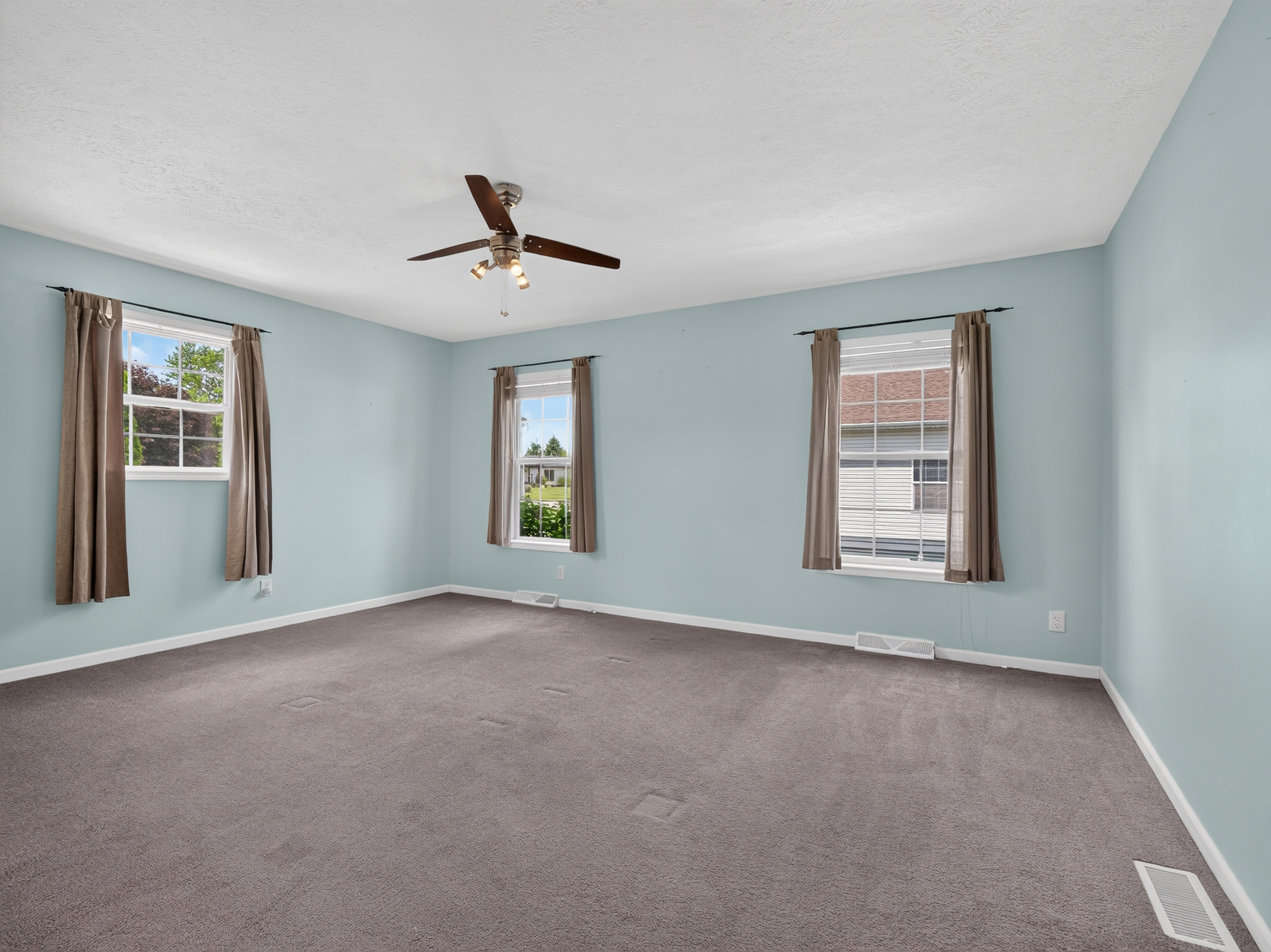  Spacious Channel-Front Home Off Lake Wawasee - 物件實景