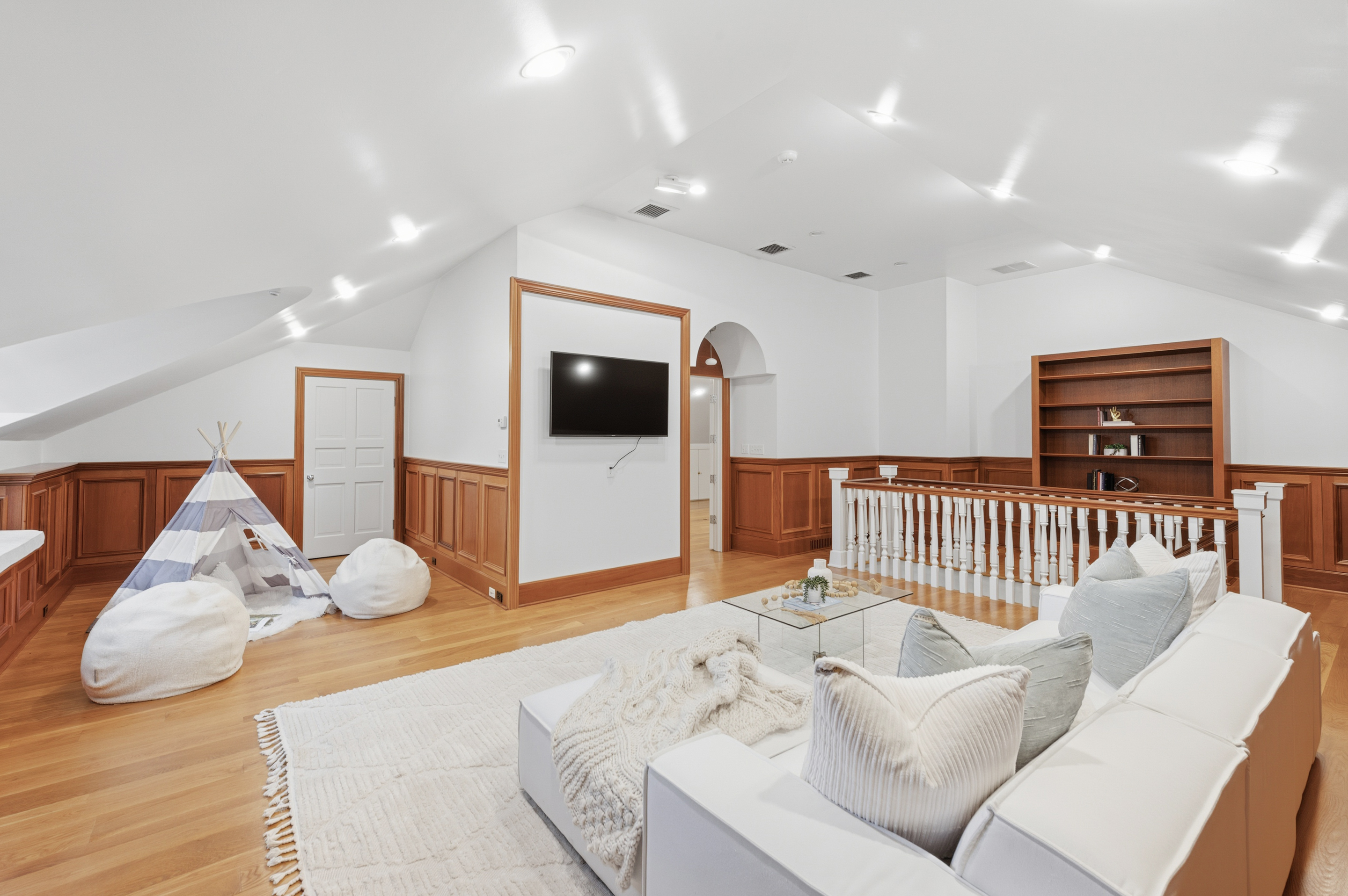  TURN-KEY ONE LEVEL LIVING - 物件實景