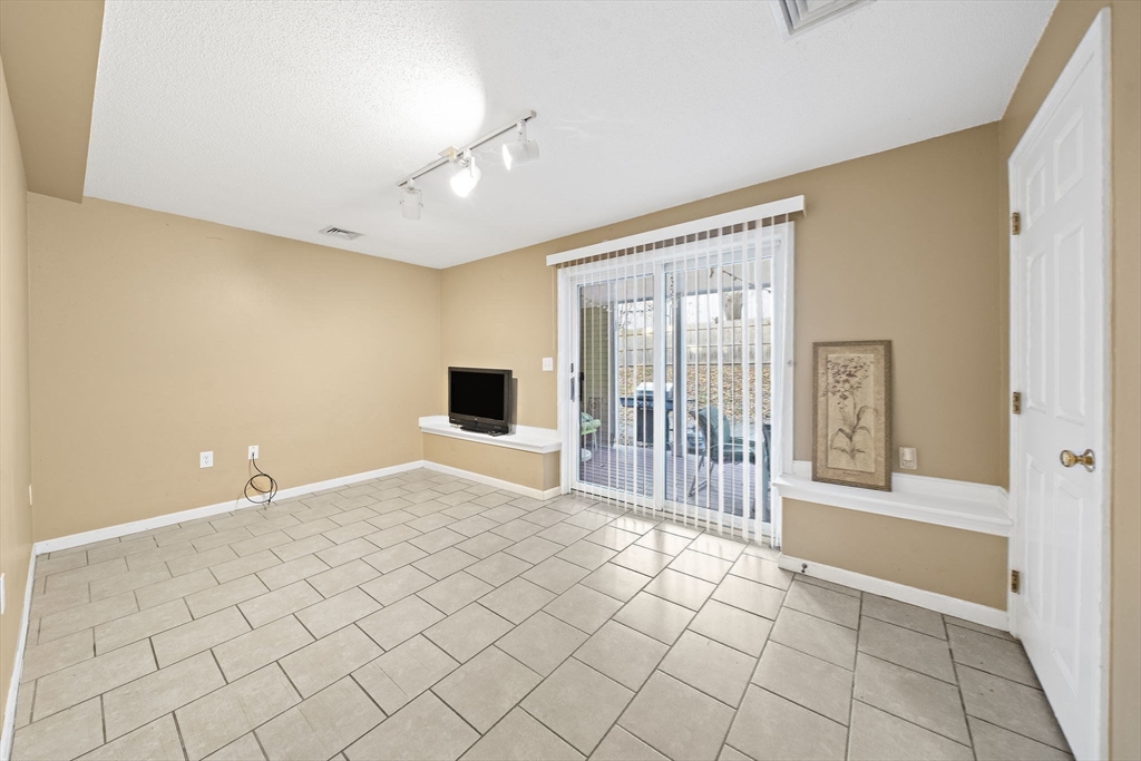 Danvers, Massachusetts, 01923, United States, 3 Bedrooms Bedrooms, ,2 BathroomsBathrooms,Residential,For Sale,2002112