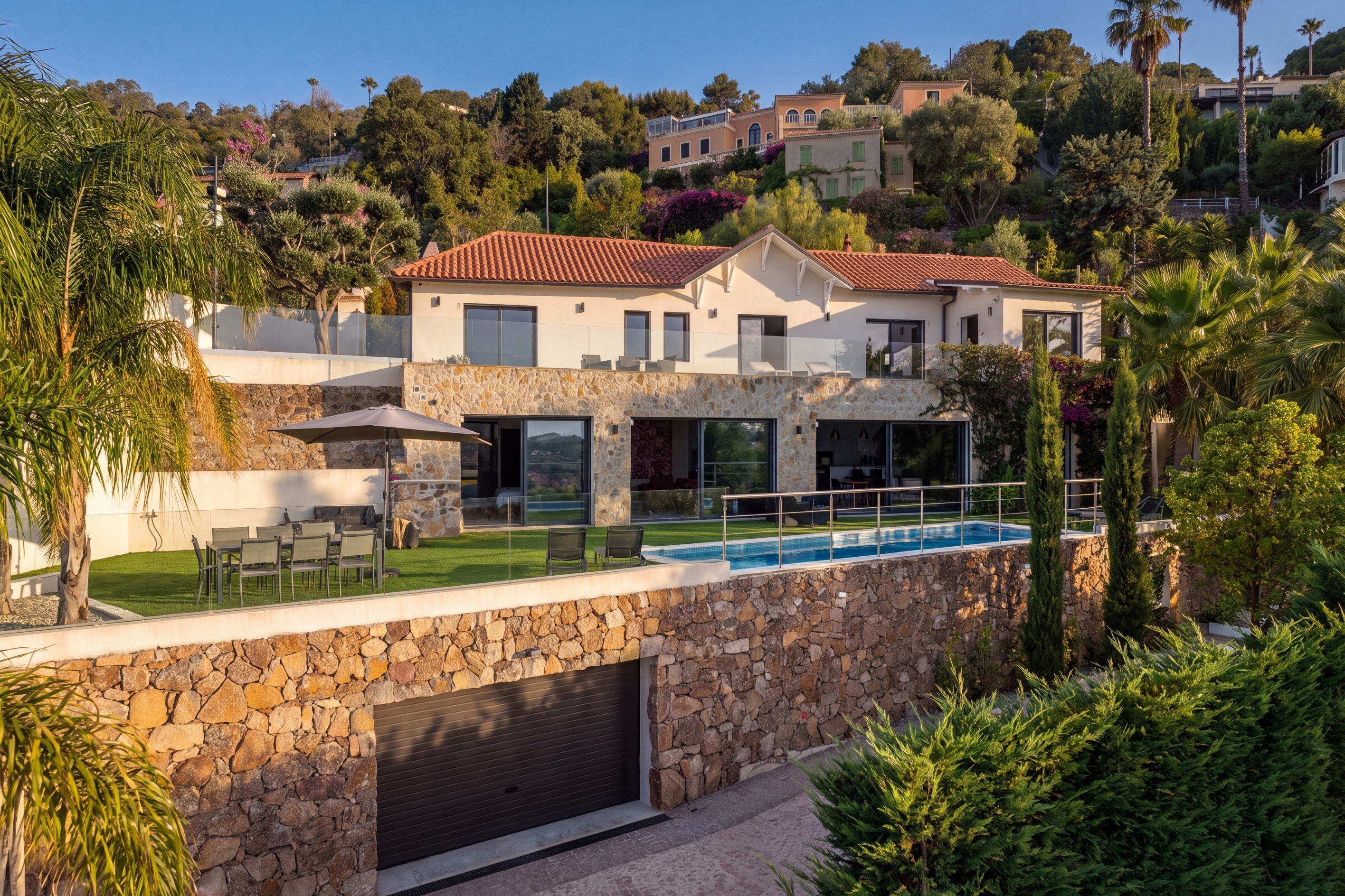  Renovated contemporary villa with panoramic sea views to Cap d