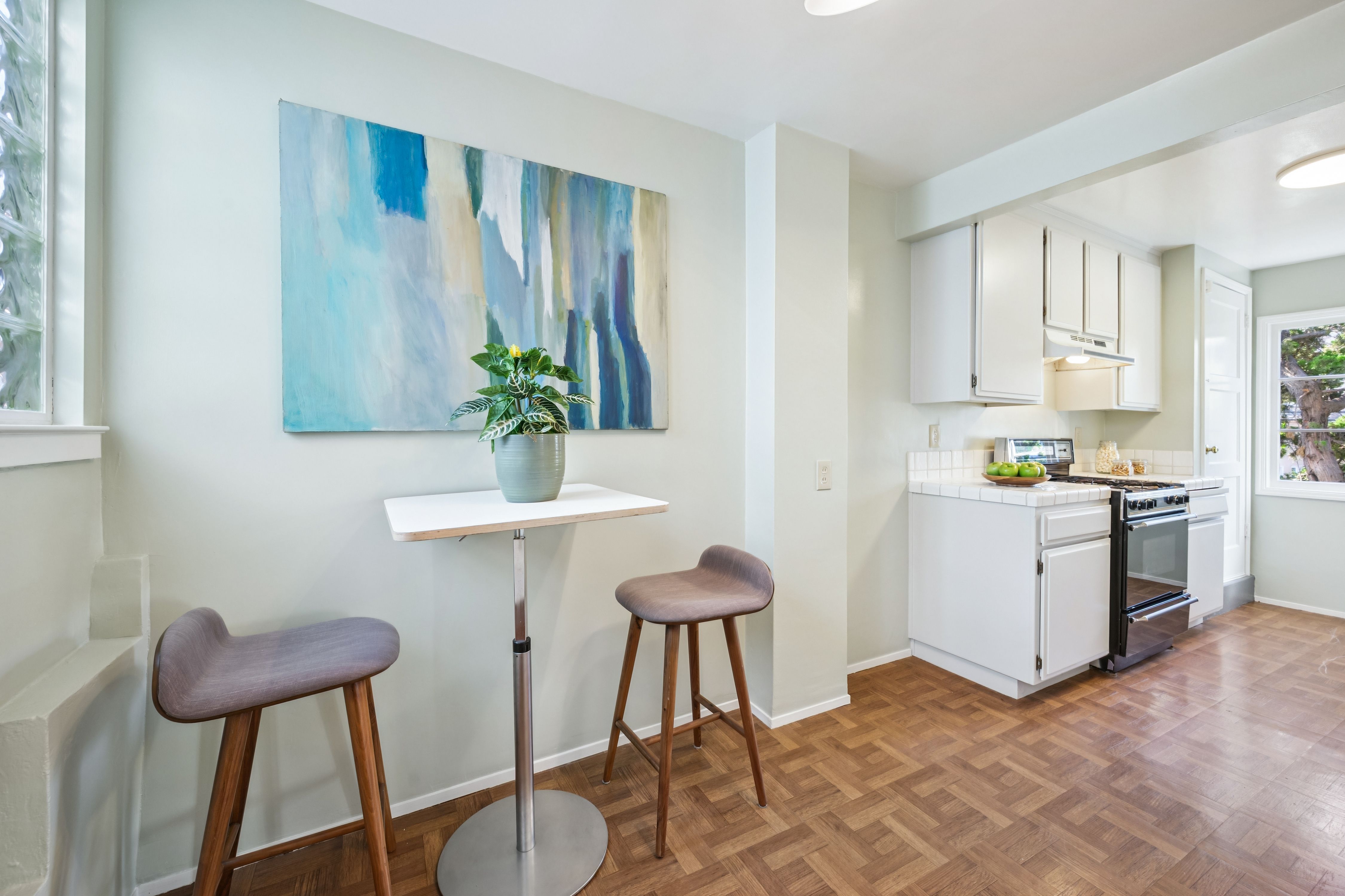 Spacious Corner-Lot Residence Offering Flexible Living Near Lake Merritt - 物件實景