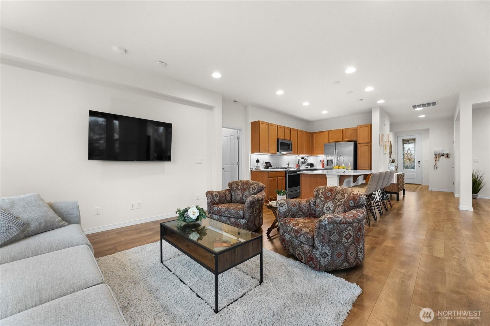 MAPLE VALLEY, Washington, 98038, United States, 2 Bedrooms Bedrooms, ,2 BathroomsBathrooms,Residential,For Sale,1989729