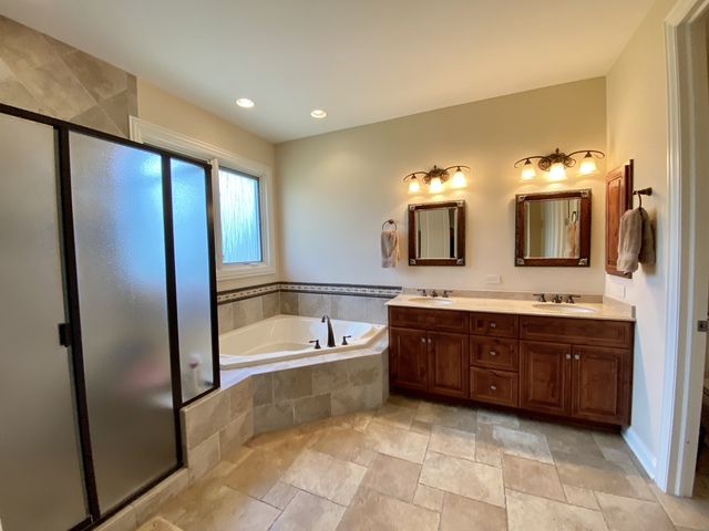 Mokena, Illinois, 60448, United States, 5 Bedrooms Bedrooms, ,4 BathroomsBathrooms,Residential,For Sale,1915819