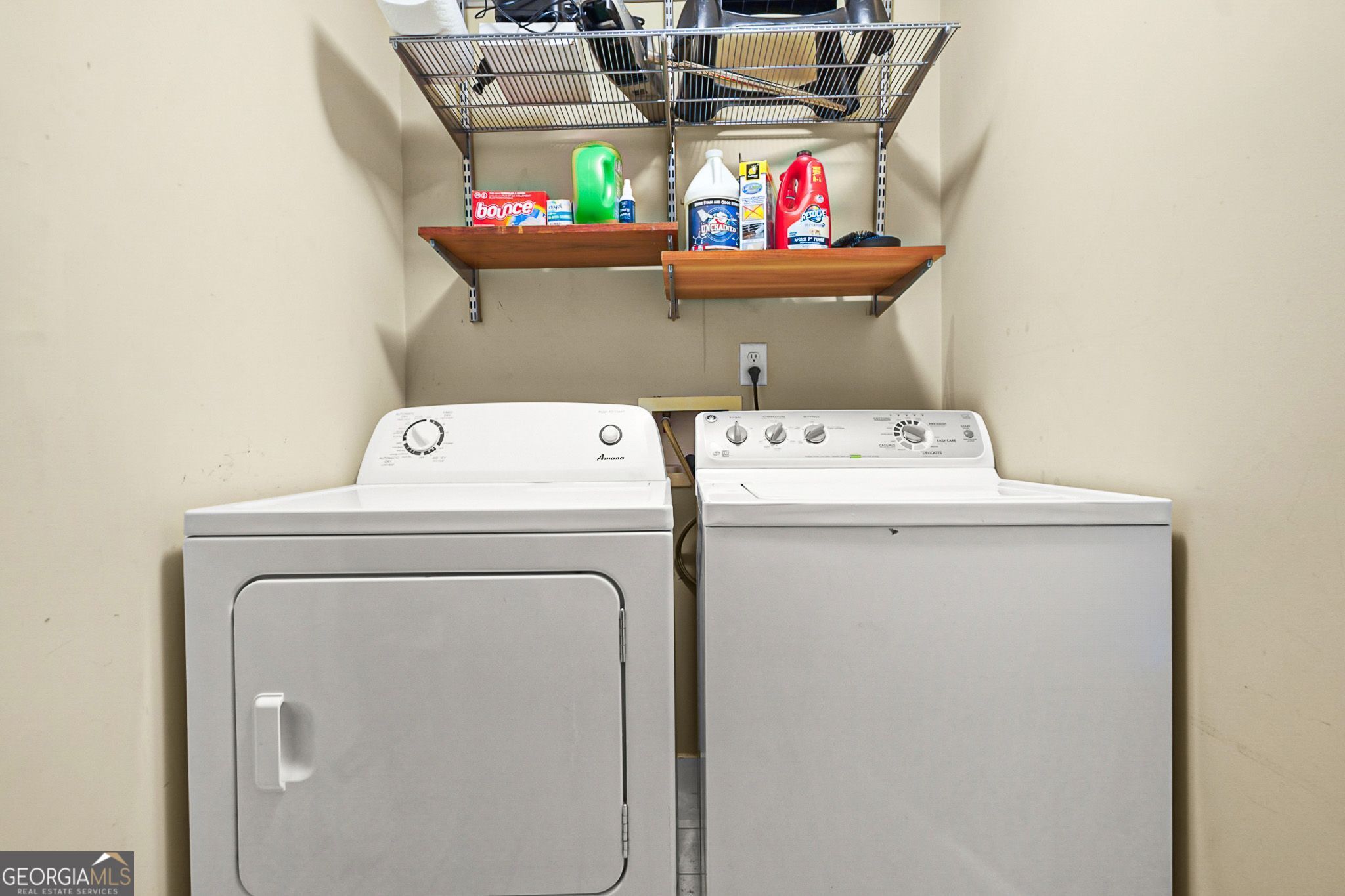 Atlanta, Georgia, 30326, United States, 2 Bedrooms Bedrooms, ,3 BathroomsBathrooms,Residential,For Sale,2001794