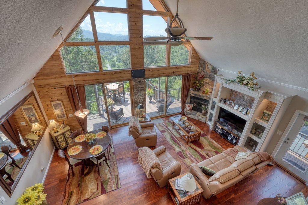 Hayesville, North Carolina, 28904, United States, 3 Bedrooms Bedrooms, ,4 BathroomsBathrooms,Residential,For Sale,1919513
