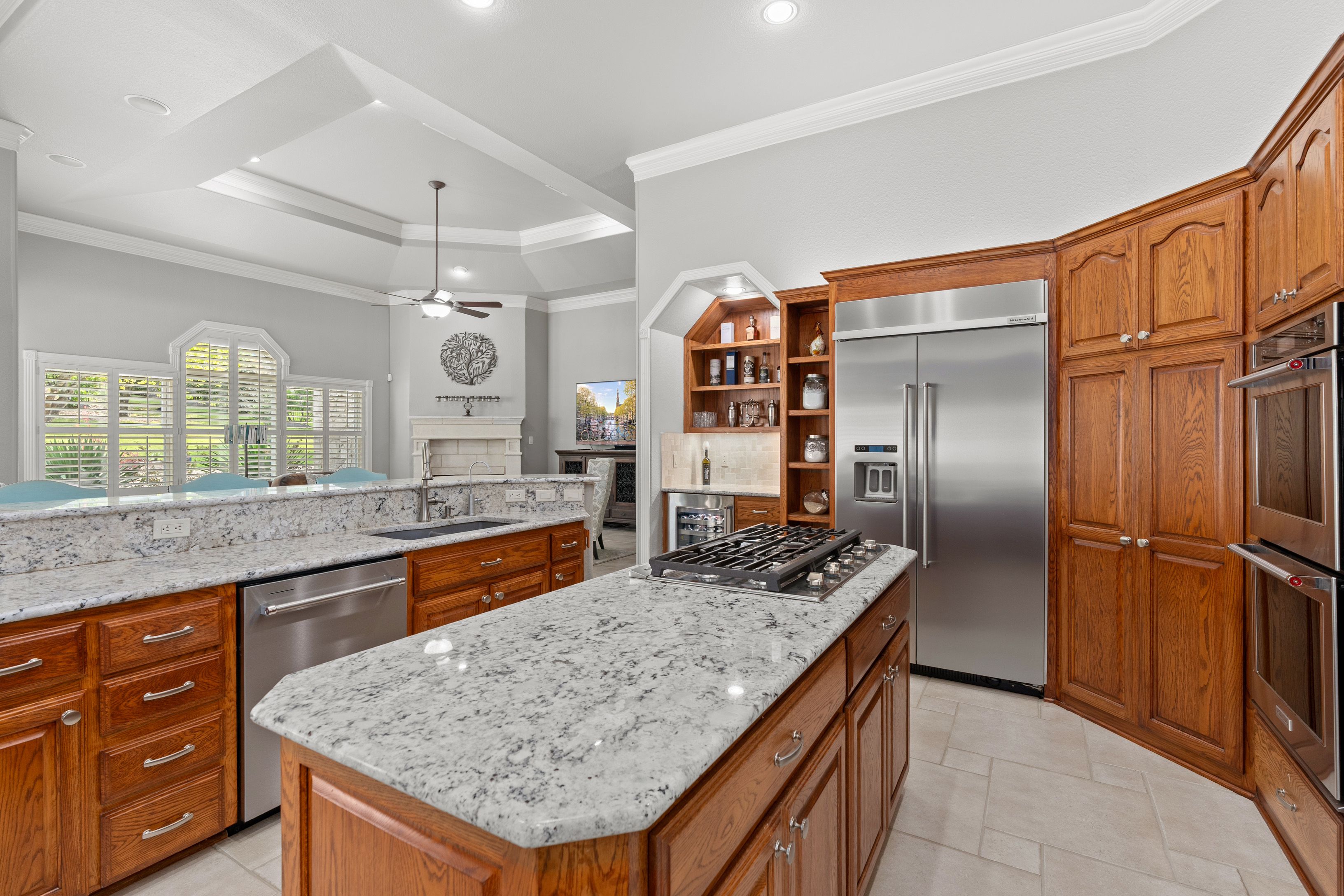  Spacious Estate with Poolside Views - 物件實景