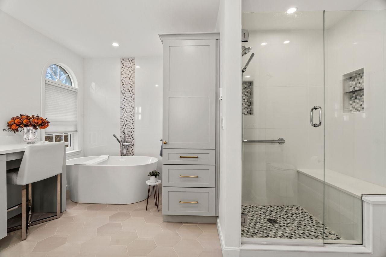 Bedford, New Hampshire, 03110, United States, 3 Bedrooms Bedrooms, ,3 BathroomsBathrooms,Residential,For Sale,1989387