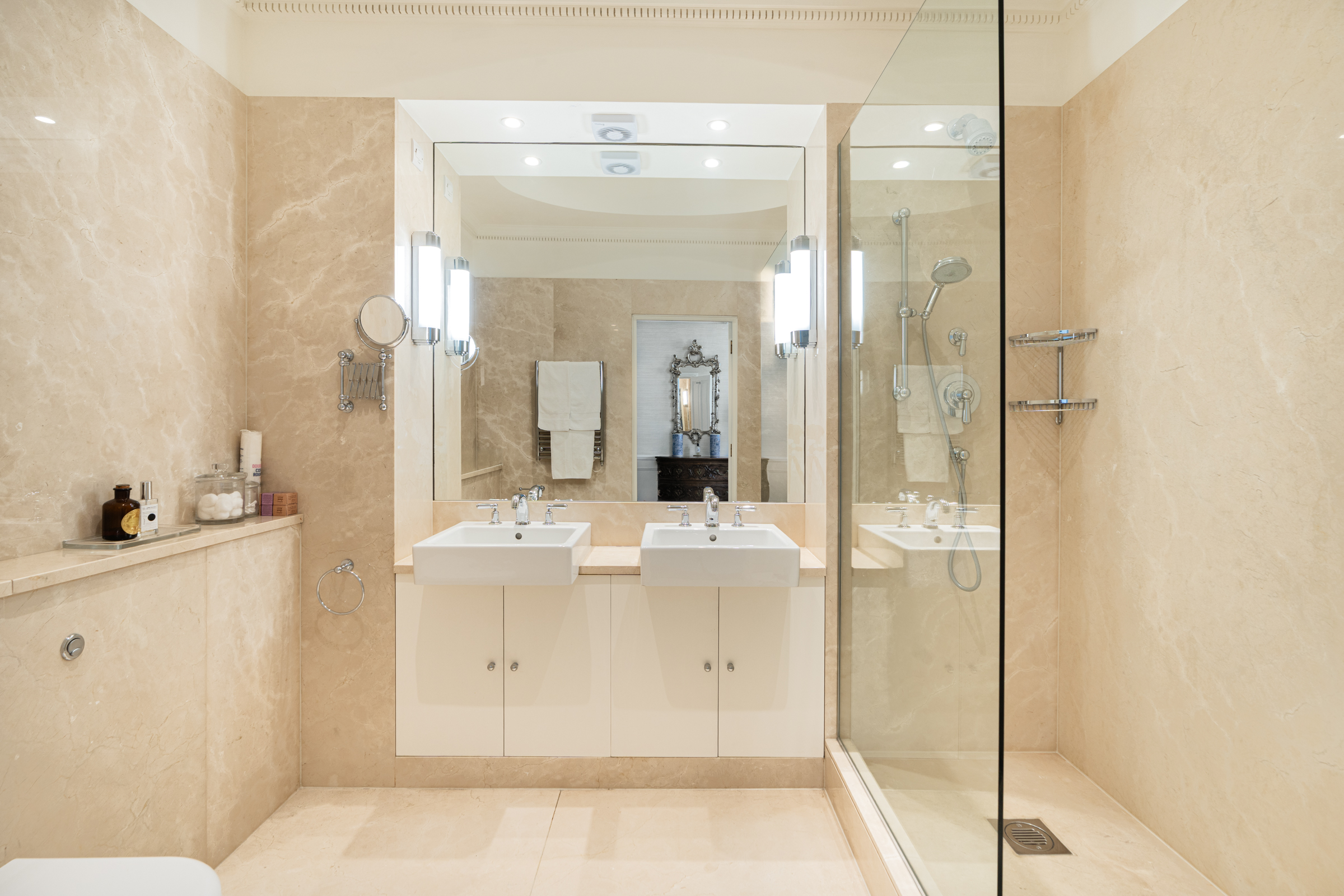  A Grand Lateral Apartment with Its Own Private Entrance in Belgravia - 物件實景