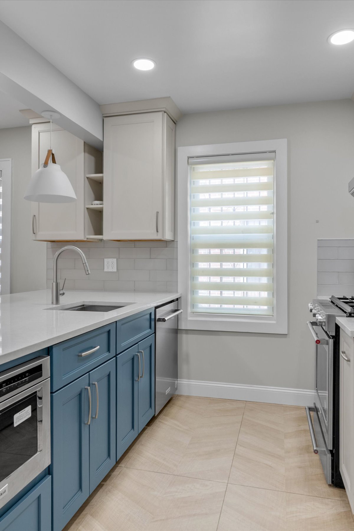  ?REMARKABLY RENOVATED SEMI DETACHED HOME IN FOREST HILLS HILLS? - 物件實景