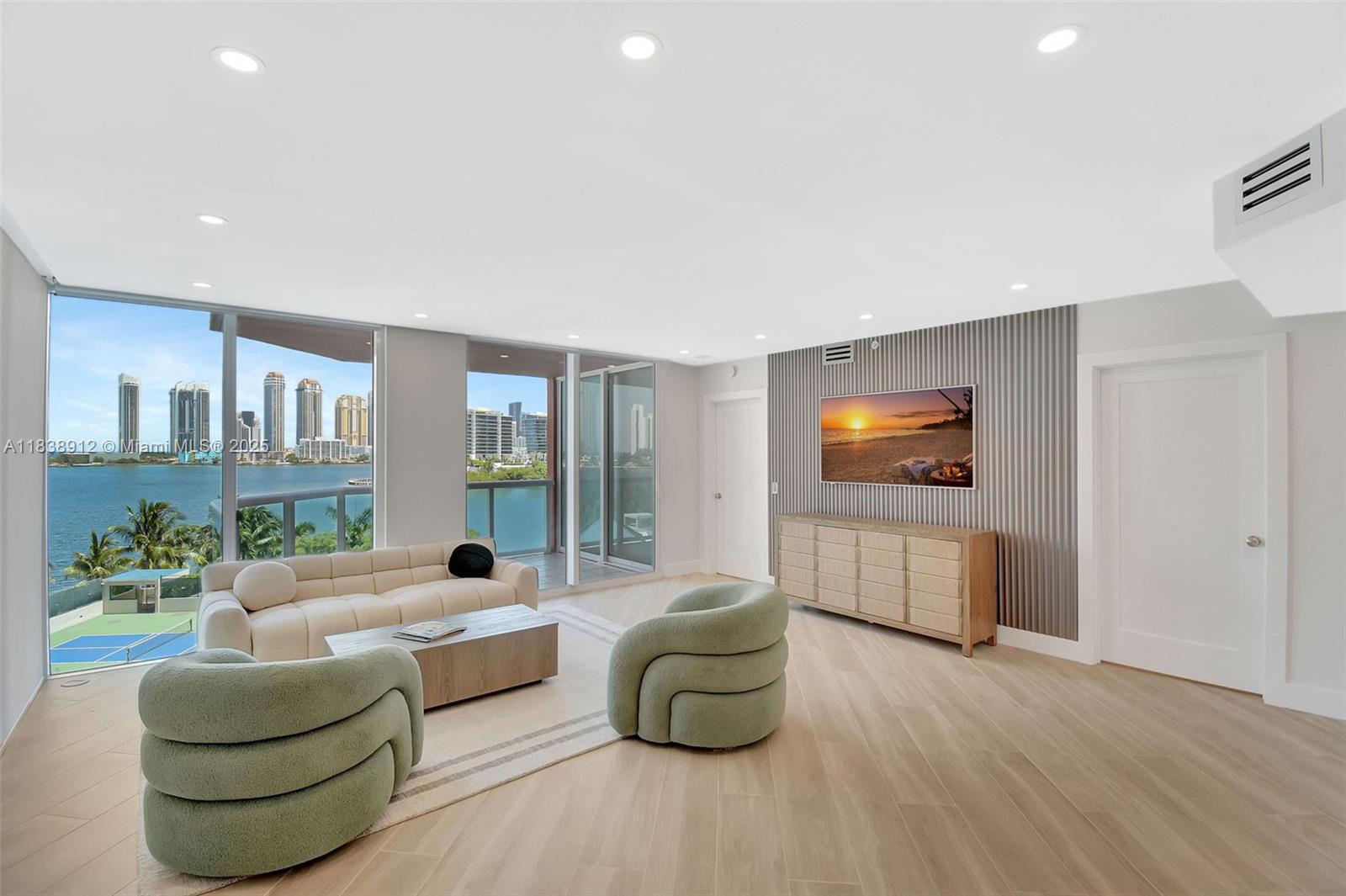 Aventura, Florida, 33180, United States, 2 Bedrooms Bedrooms, ,3 BathroomsBathrooms,Residential,For Sale,1910809