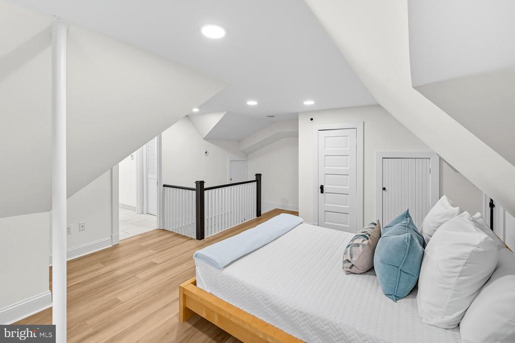 Washington, District of Columbia, 20007, United States, 4 Bedrooms Bedrooms, ,3 BathroomsBathrooms,Residential,For Sale,1975230