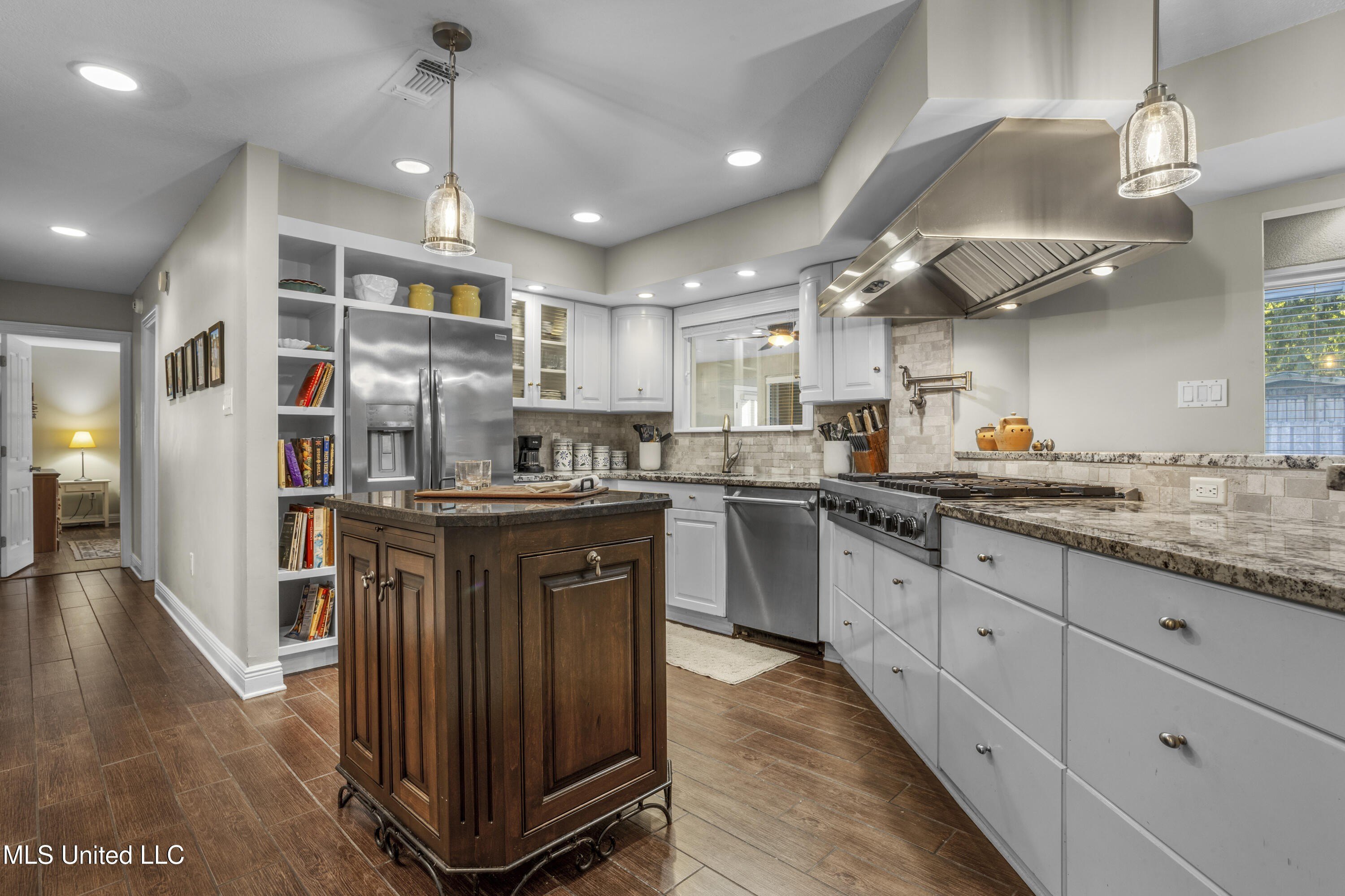 Gulfport, Mississippi, 39507, United States, 4 Bedrooms Bedrooms, ,4 BathroomsBathrooms,Residential,For Sale,1974539