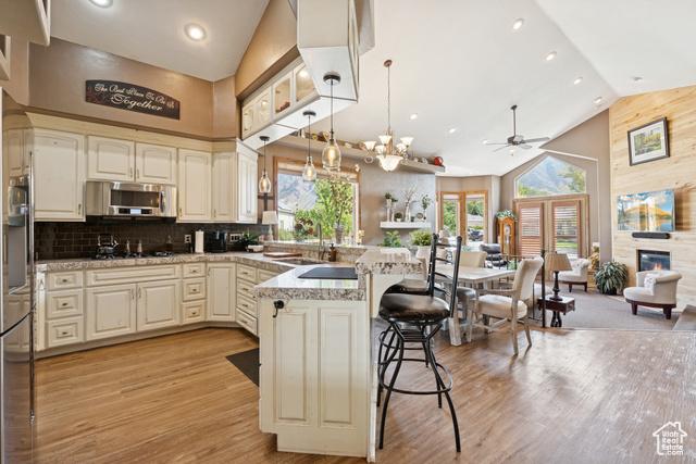 Highland, Utah, 84003, United States, 6 Bedrooms Bedrooms, ,4 BathroomsBathrooms,Residential,For Sale,1978423