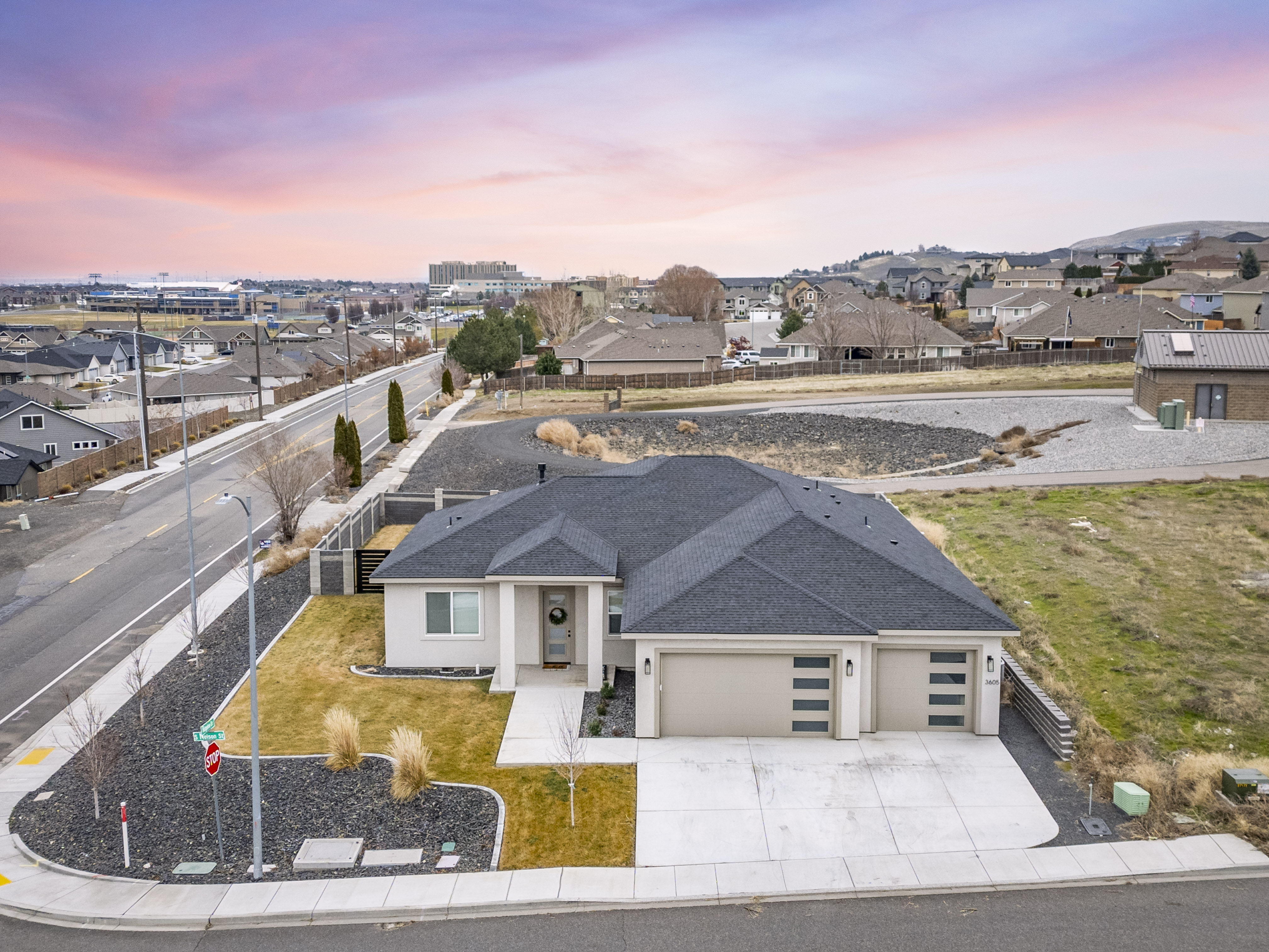 Kennewick, Washington, 99338, United States, 4 Bedrooms Bedrooms, ,3 BathroomsBathrooms,Residential,For Sale,2044303