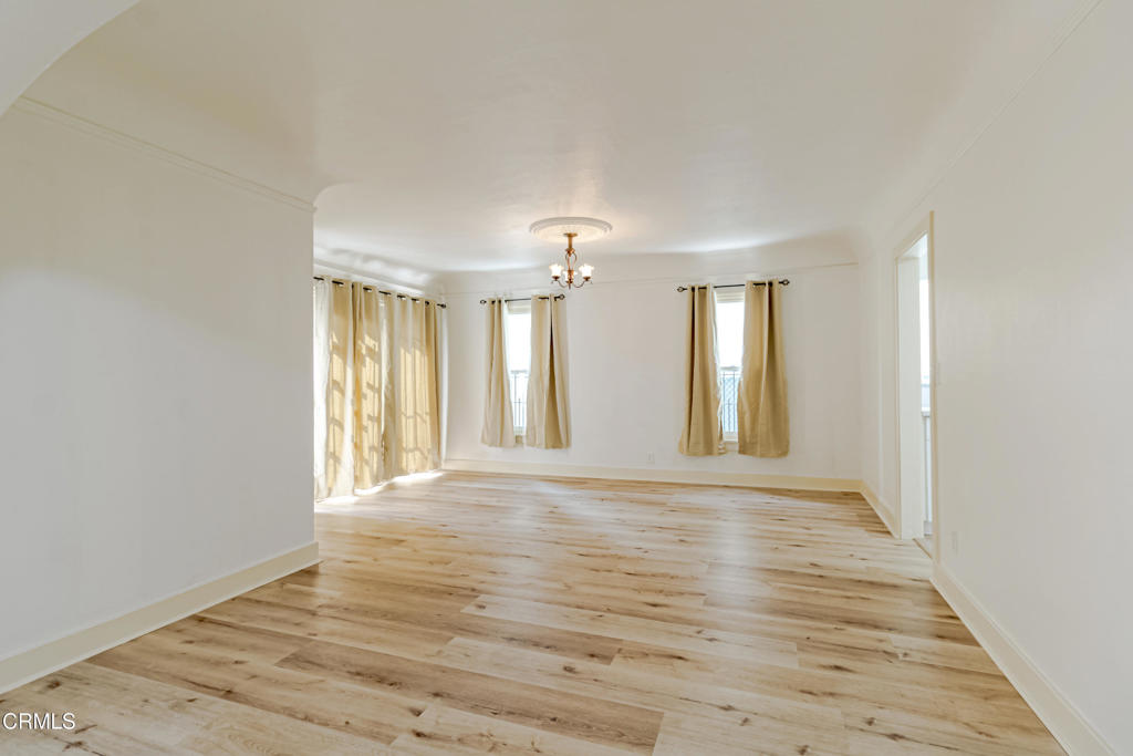 Los Angeles, California, 90036, United States, ,Residential,For Sale,1730001