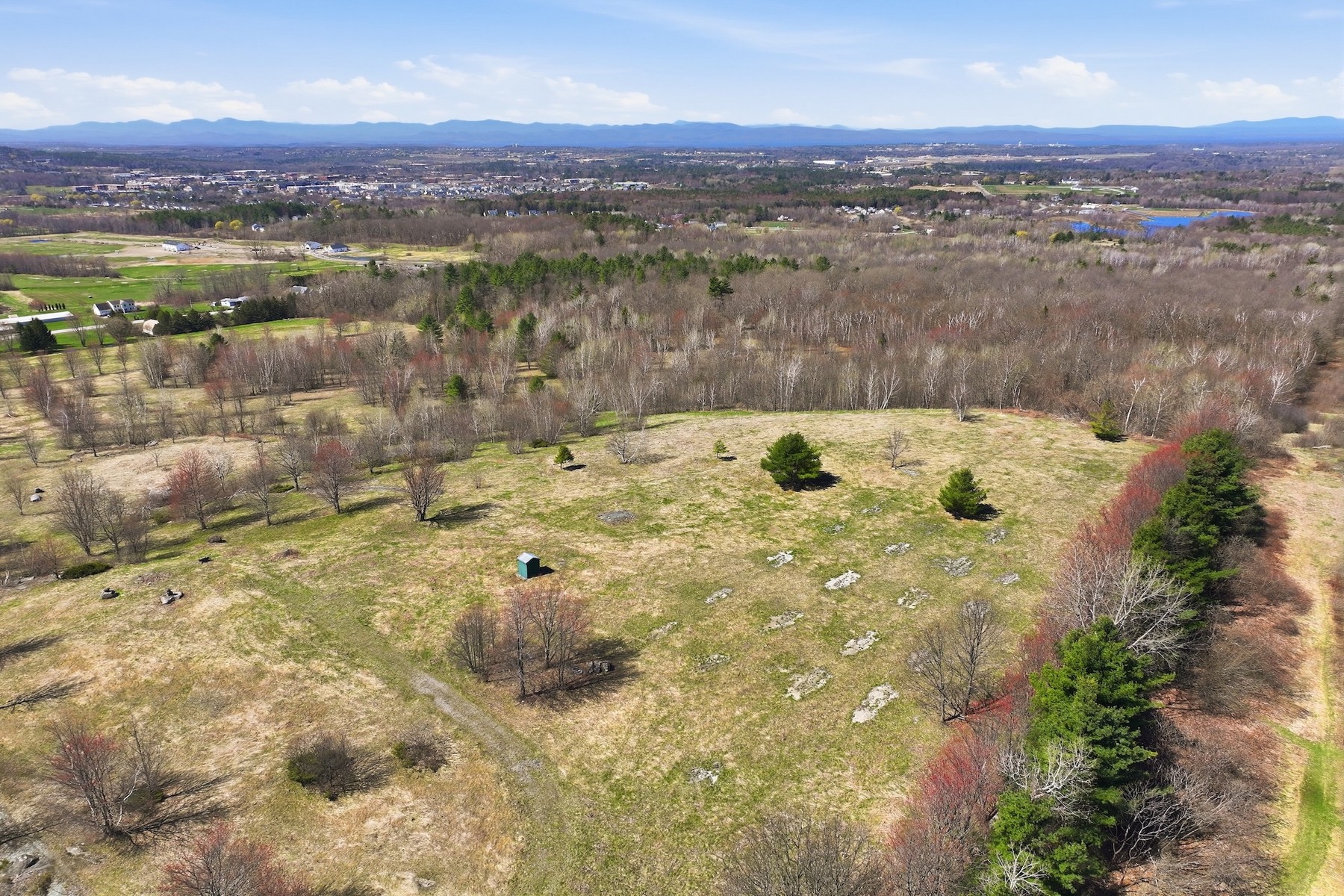 351 Ledgewood Drive - 物件實景