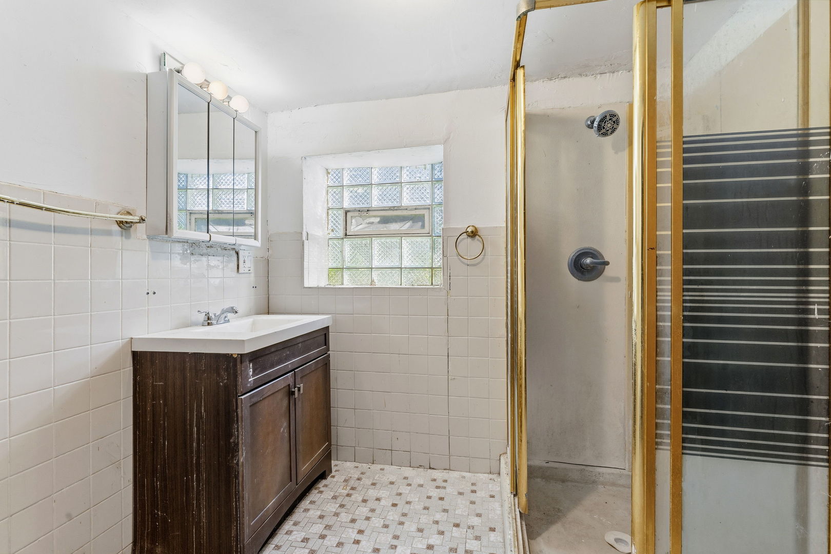 Chicago, Illinois, 60651, United States, 6 Bedrooms Bedrooms, ,Residential,For Sale,1992904