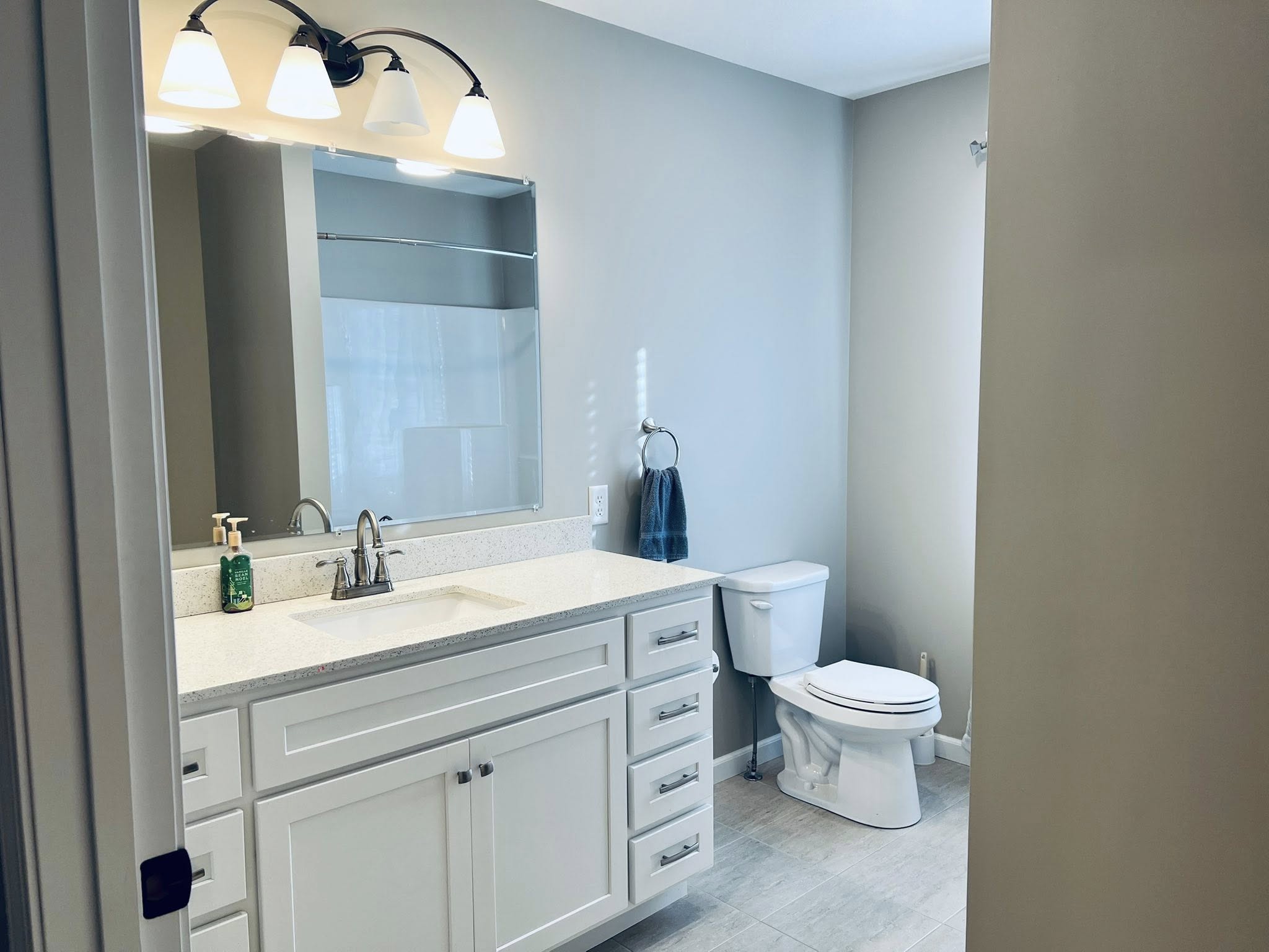 Hannibal, Missouri, 6341, United States, 4 Bedrooms Bedrooms, ,4 BathroomsBathrooms,Residential,For Sale,2005441