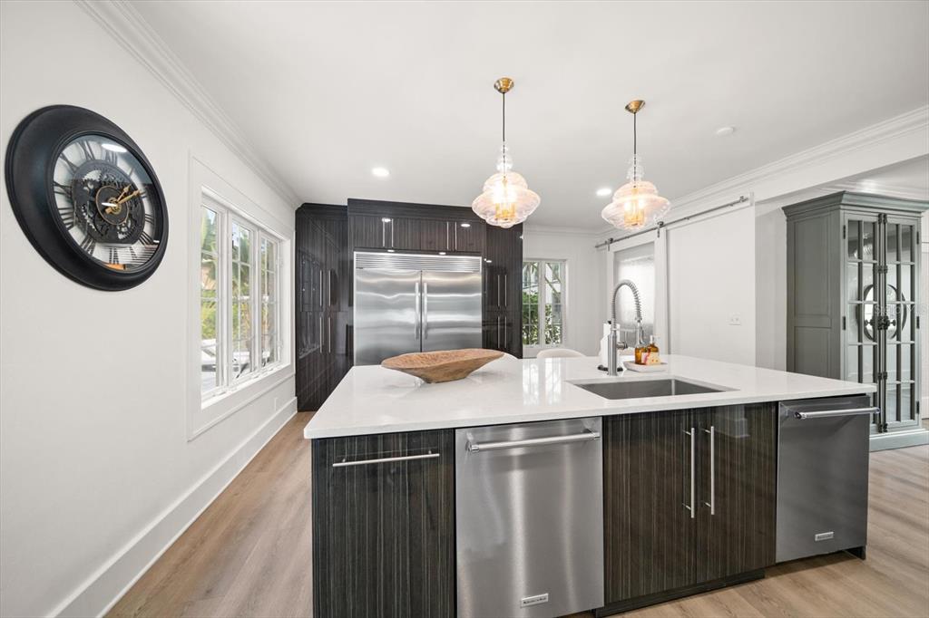 St Petersburg, Florida, 33707, United States, 5 Bedrooms Bedrooms, ,9 BathroomsBathrooms,Residential,For Sale,2000985