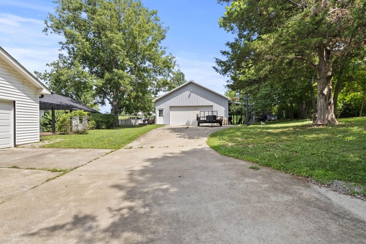 Versailles, Kentucky, 40383, United States, 4 Bedrooms Bedrooms, ,Residential,For Sale,1900700