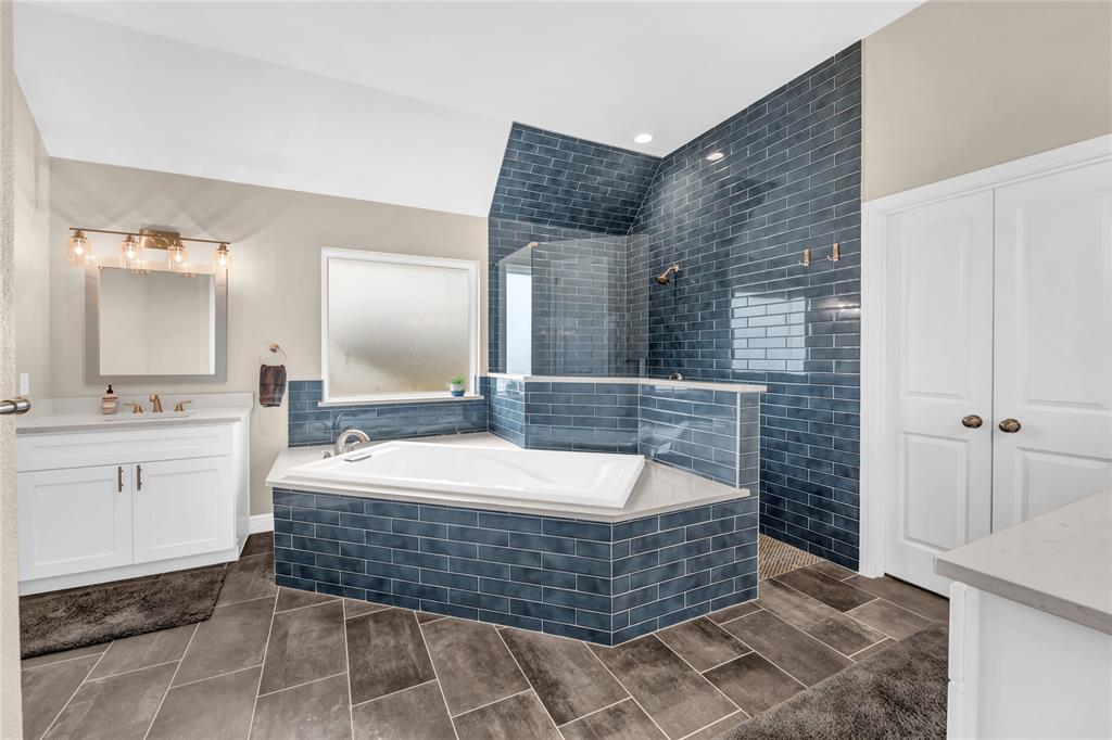 Weatherford, Texas, 76088, United States, 4 Bedrooms Bedrooms, ,3 BathroomsBathrooms,Residential,For Sale,2006084