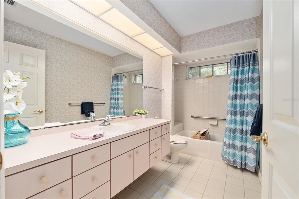 Gainesville, Florida, 32606, United States, 4 Bedrooms Bedrooms, ,3 BathroomsBathrooms,Residential,For Sale,1989601