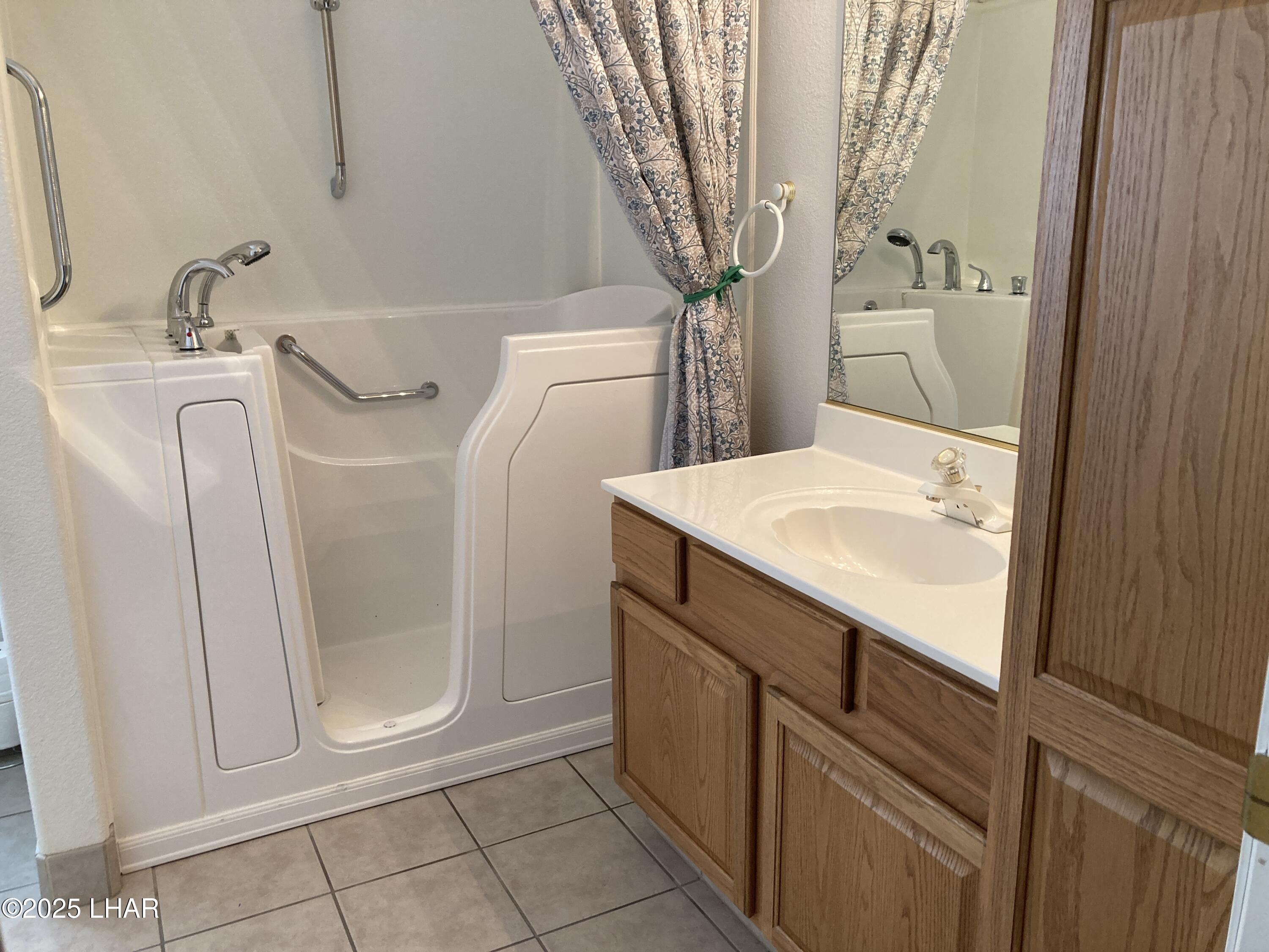 Lake Havasu City, Arizona, 86404, United States, 3 Bedrooms Bedrooms, ,3 BathroomsBathrooms,Residential,For Sale,1949772