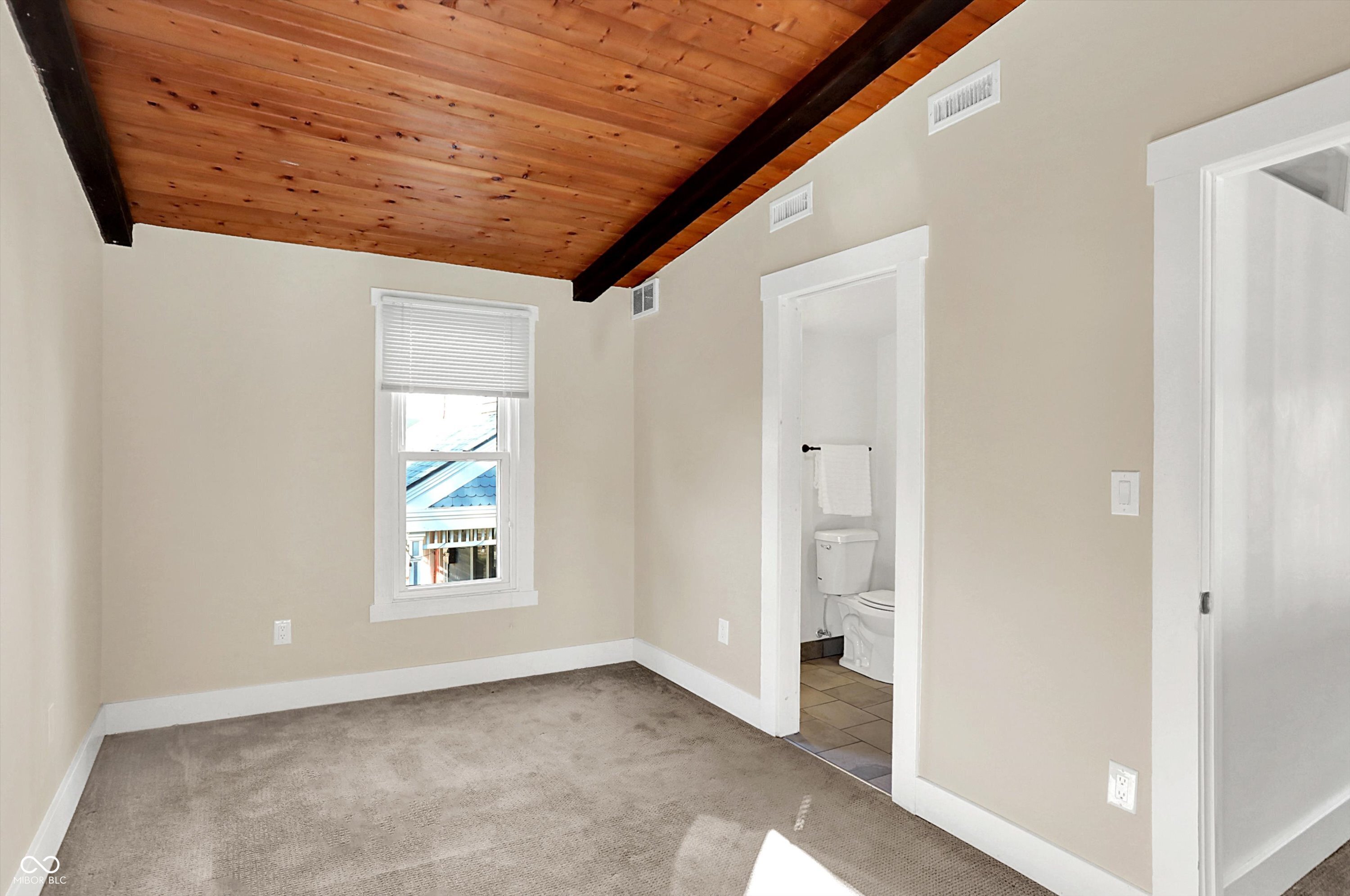 Zionsville, Indiana, 46077, United States, 3 Bedrooms Bedrooms, ,2 BathroomsBathrooms,Residential,For Sale,1981212