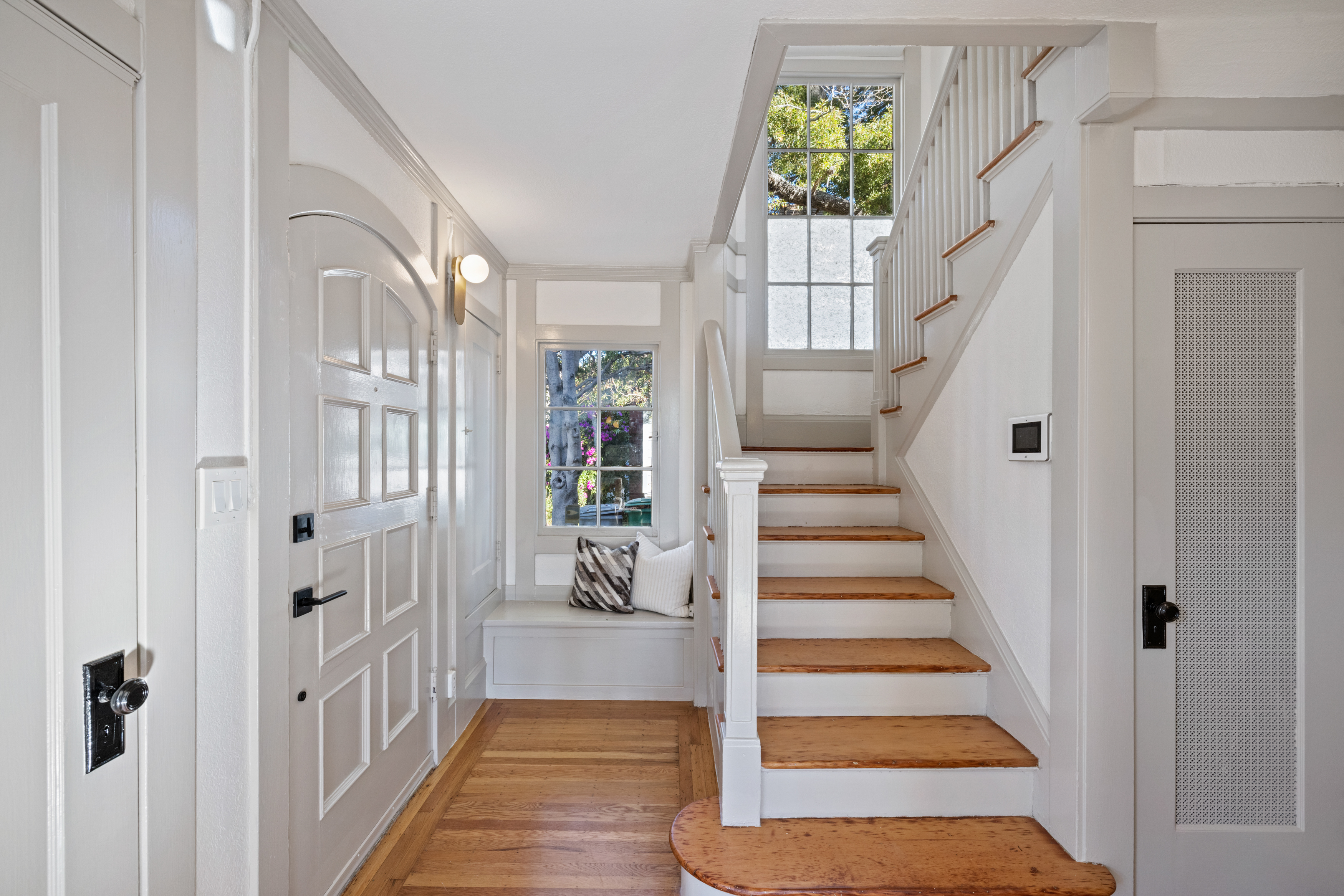  Classic Berkeley Charm Meets Versatility: Elmwood Home Plus Duplex - 物件實景