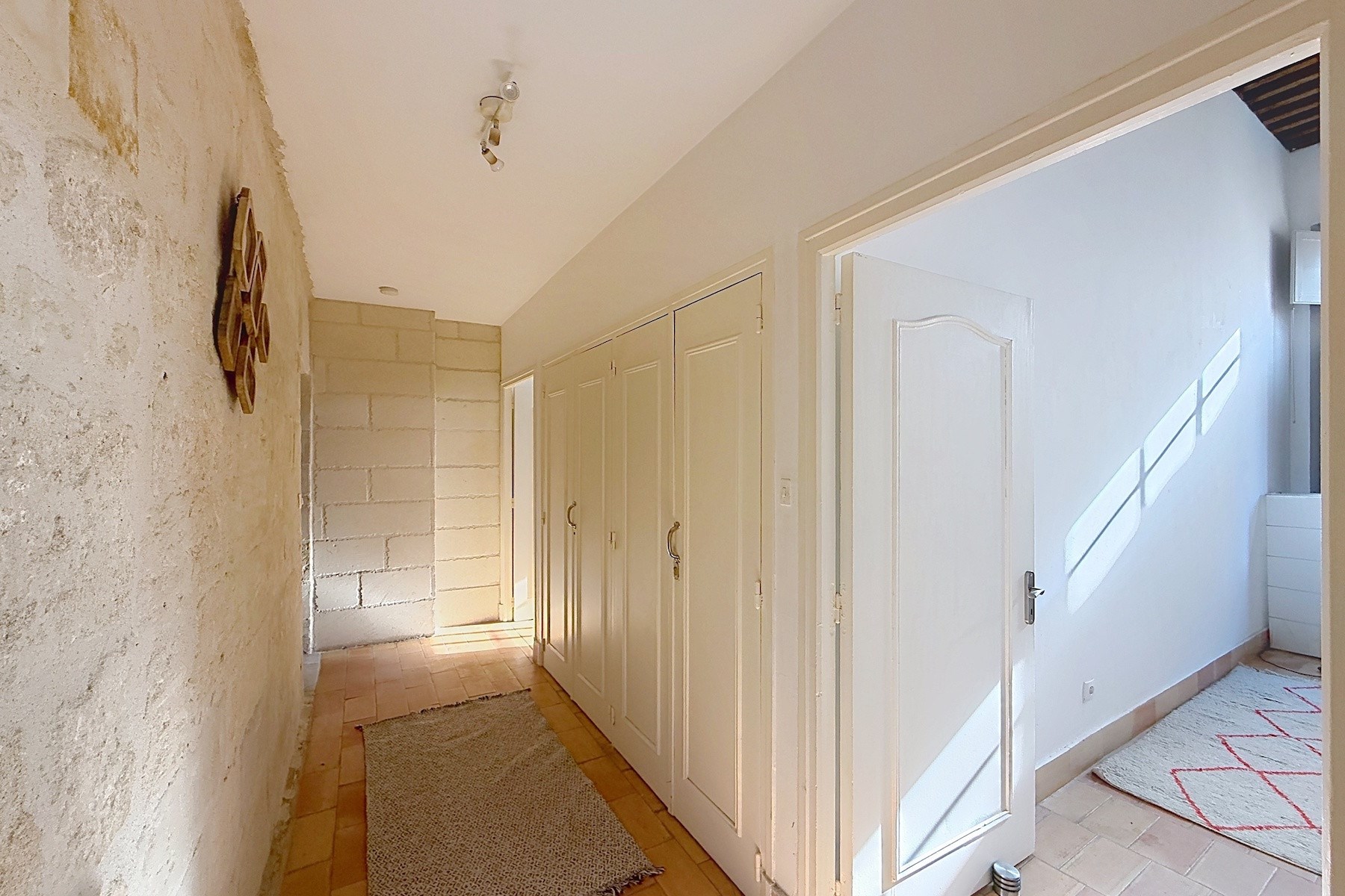  17th Century Private Mansion - 105 m² - Steps from Place aux Herbes - 物件實景
